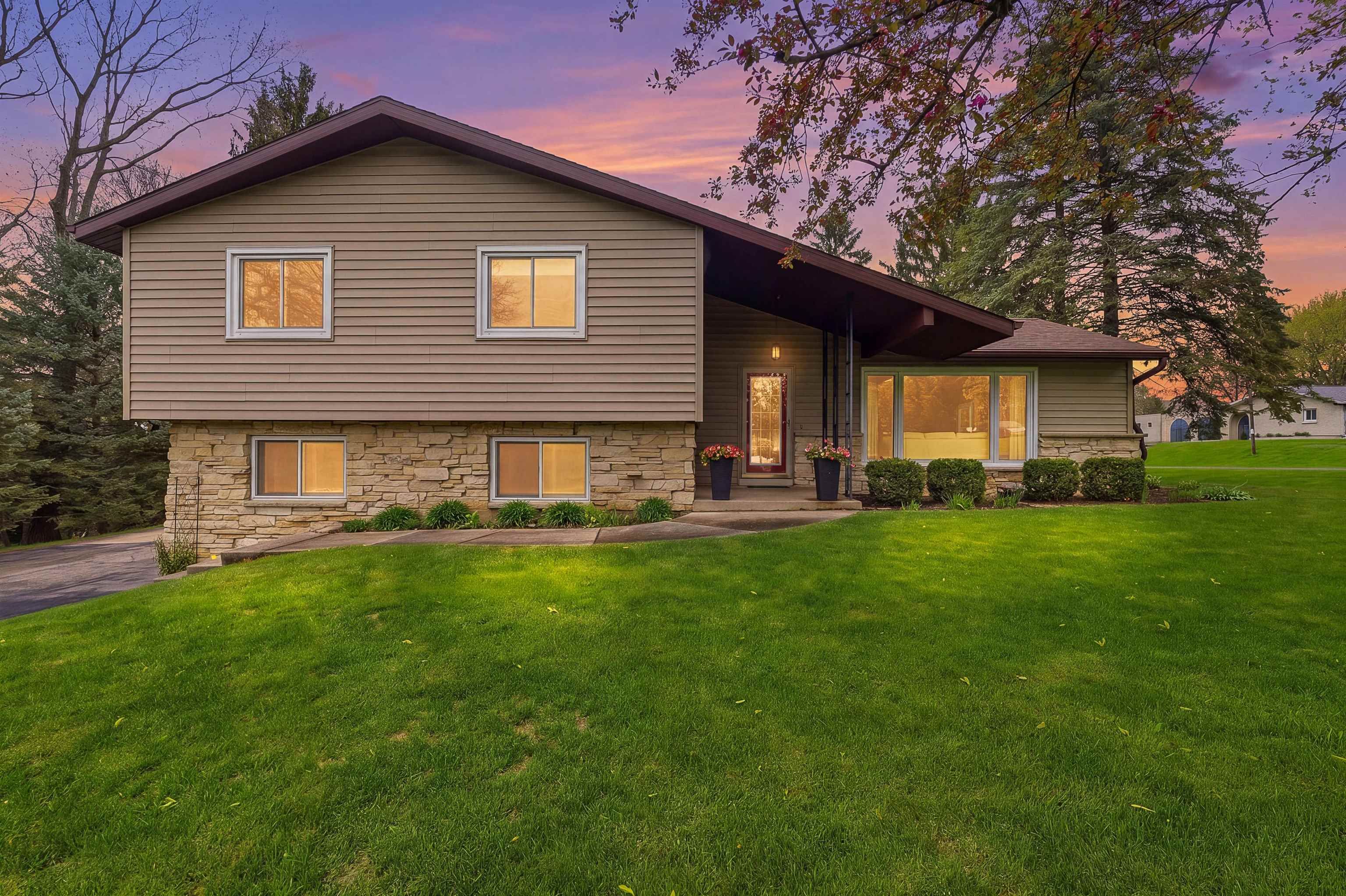 W13851 Skyline Circle Property Photo 1