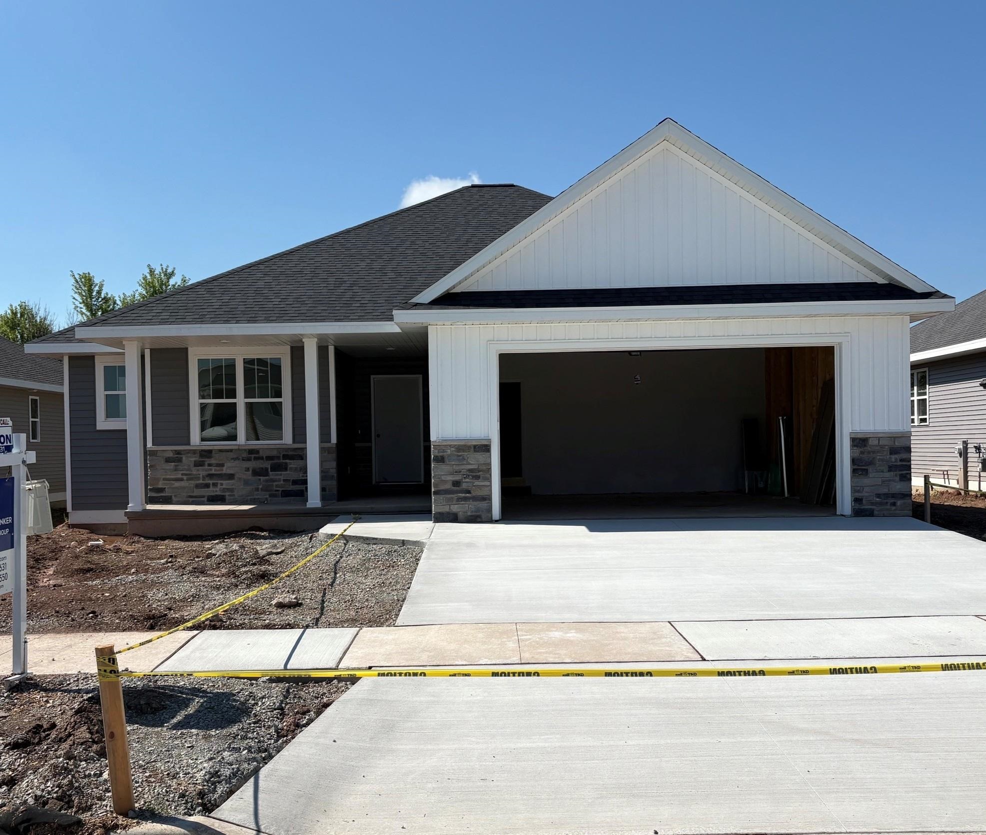 2107 Golden Gate Drive Property Photo 1