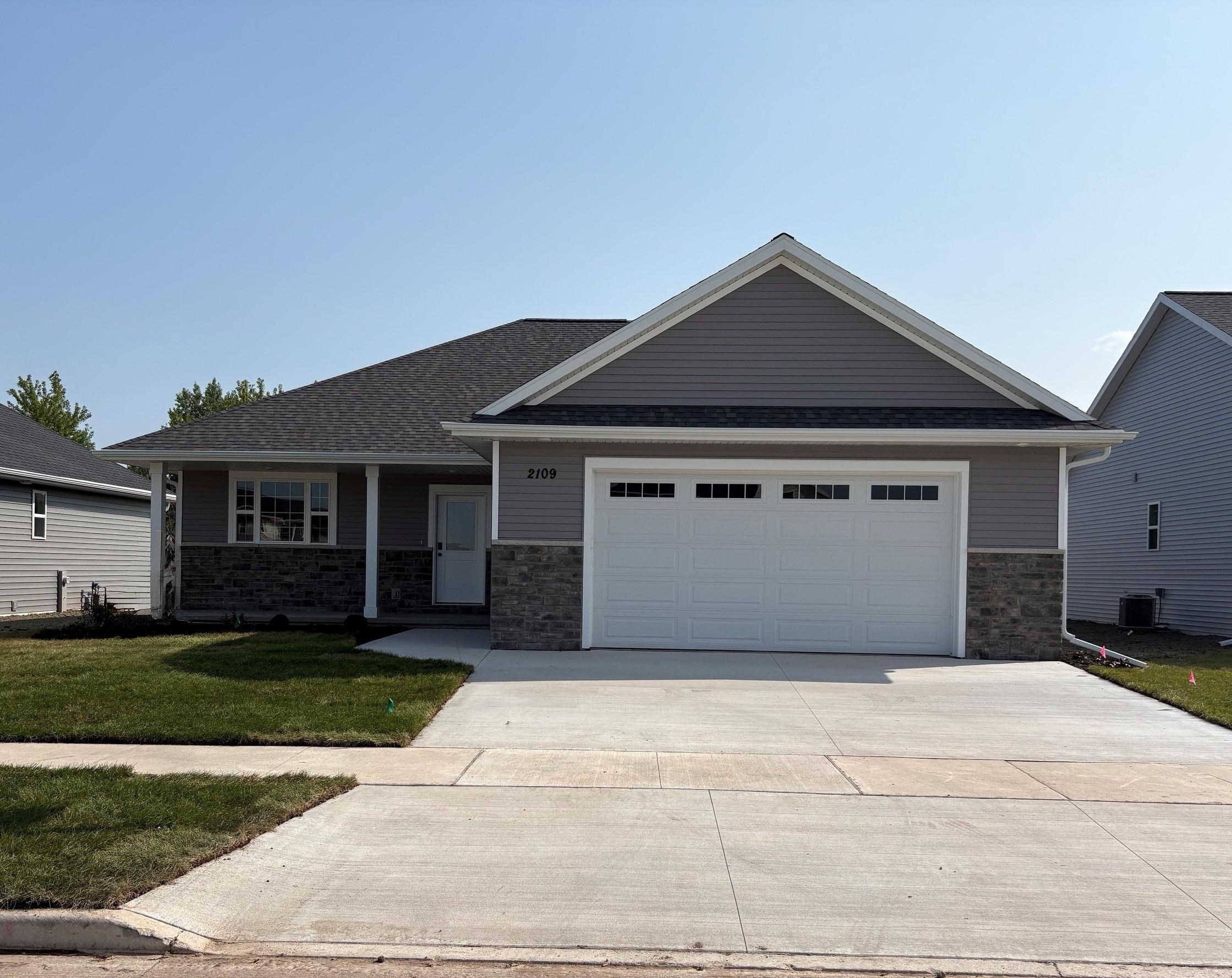 2109 Golden Gate Drive Property Photo 1