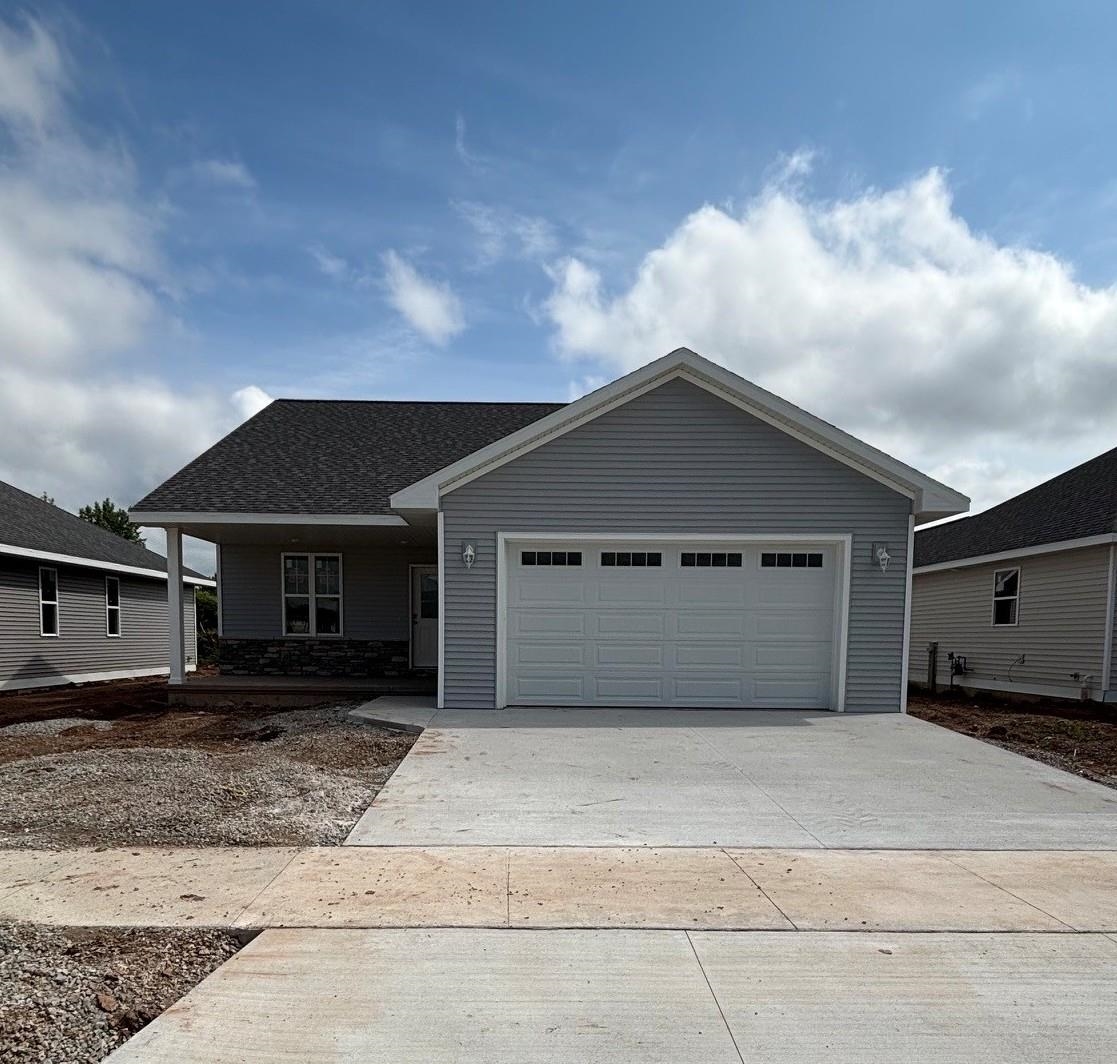 2111 Golden Gate Drive Property Photo 1