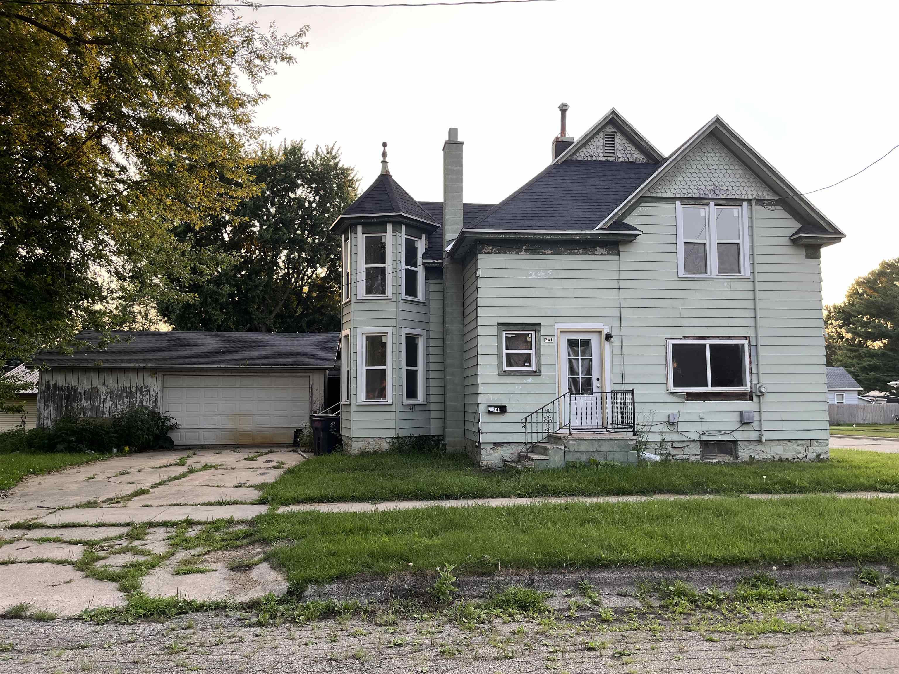 241 Frontier Street Property Photo 1
