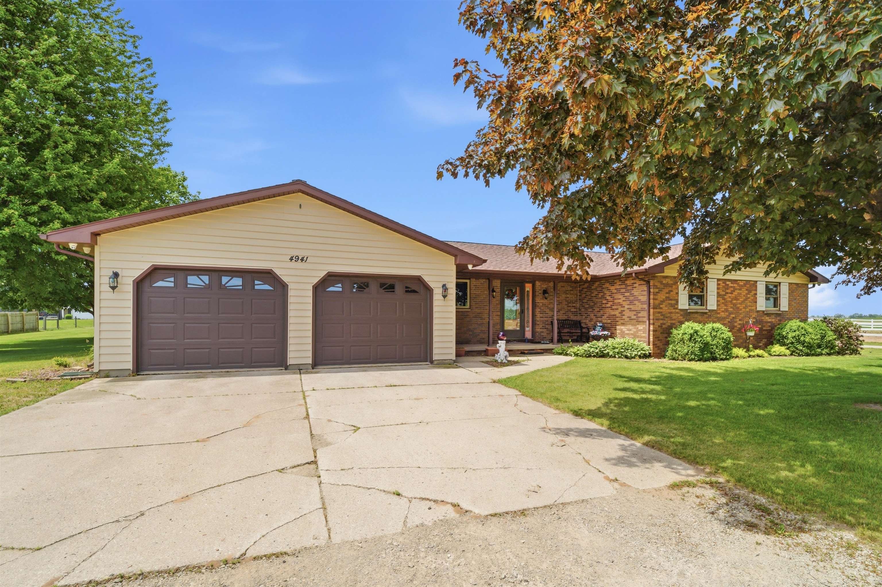 4941 N OVERLAND Road Property Photo 1