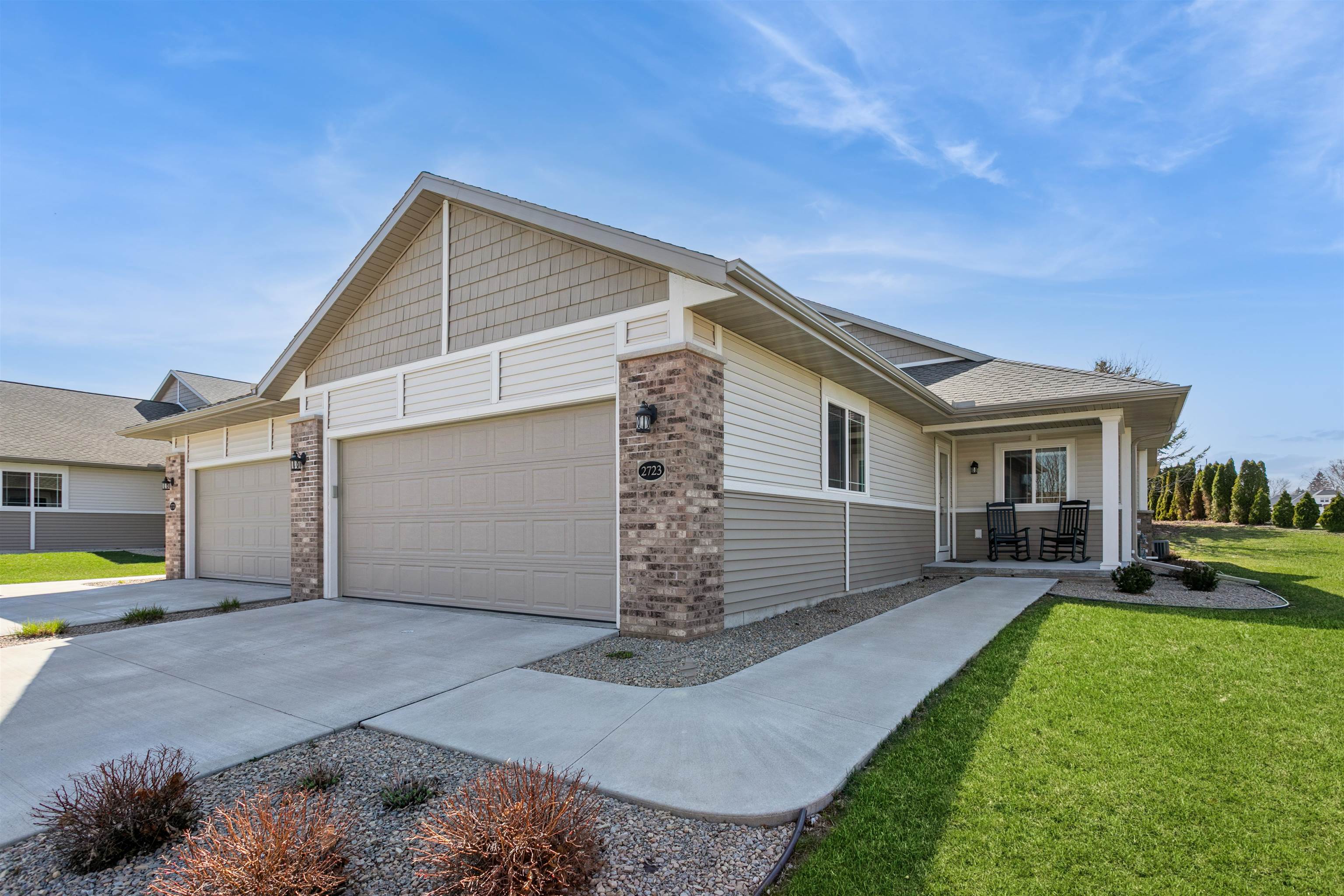 2723 River Lane Property Photo 1