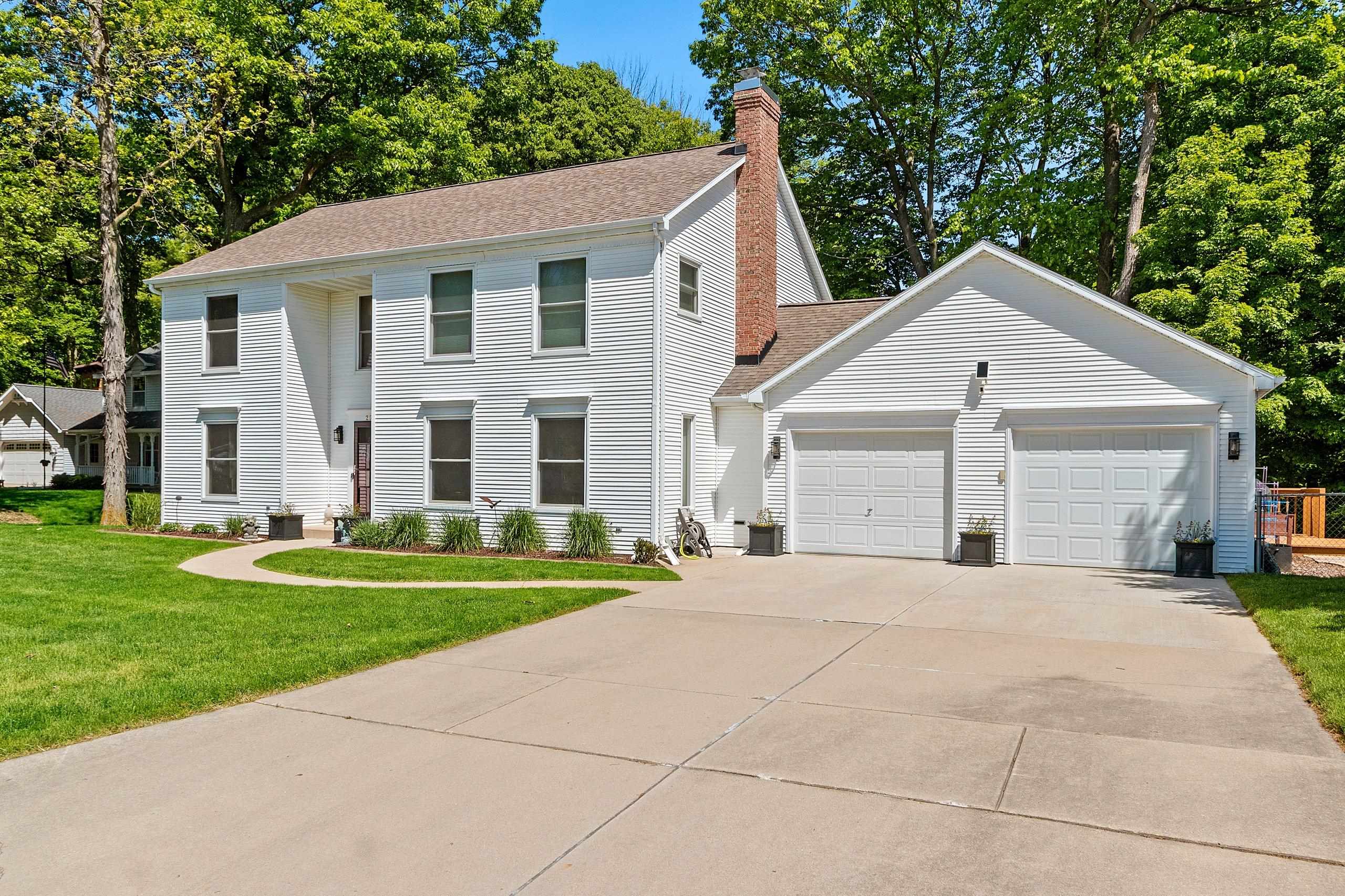 2595 EDGEWOOD Lane Property Photo 1