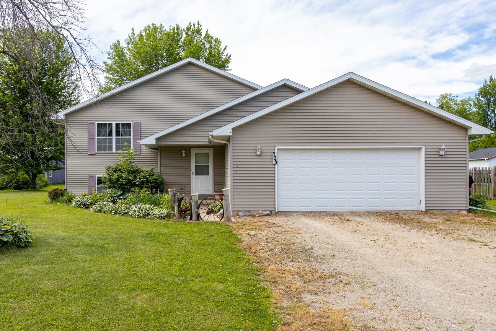 705 Riverview Drive Property Photo 1