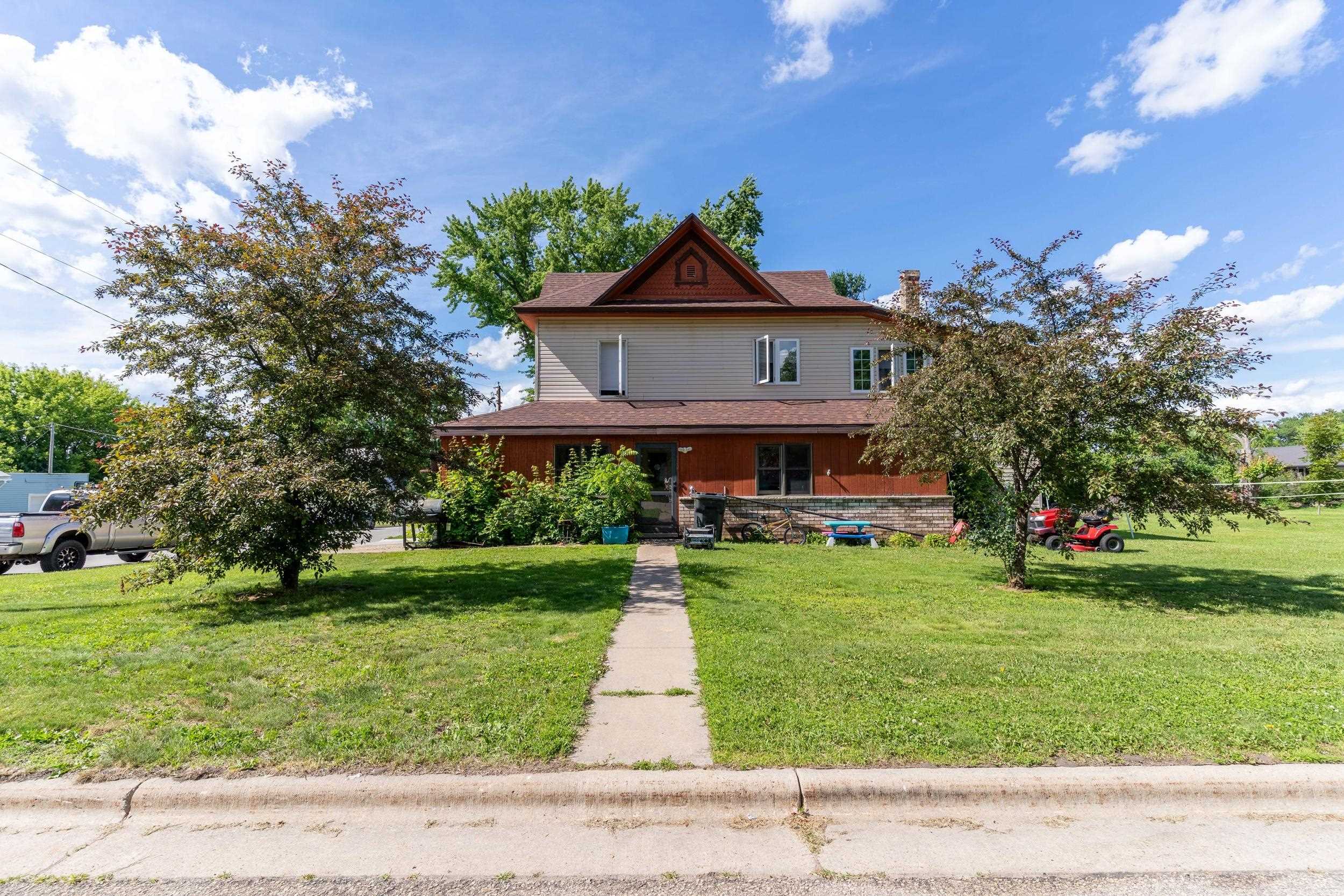 304 E 4th Street Property Photo 1