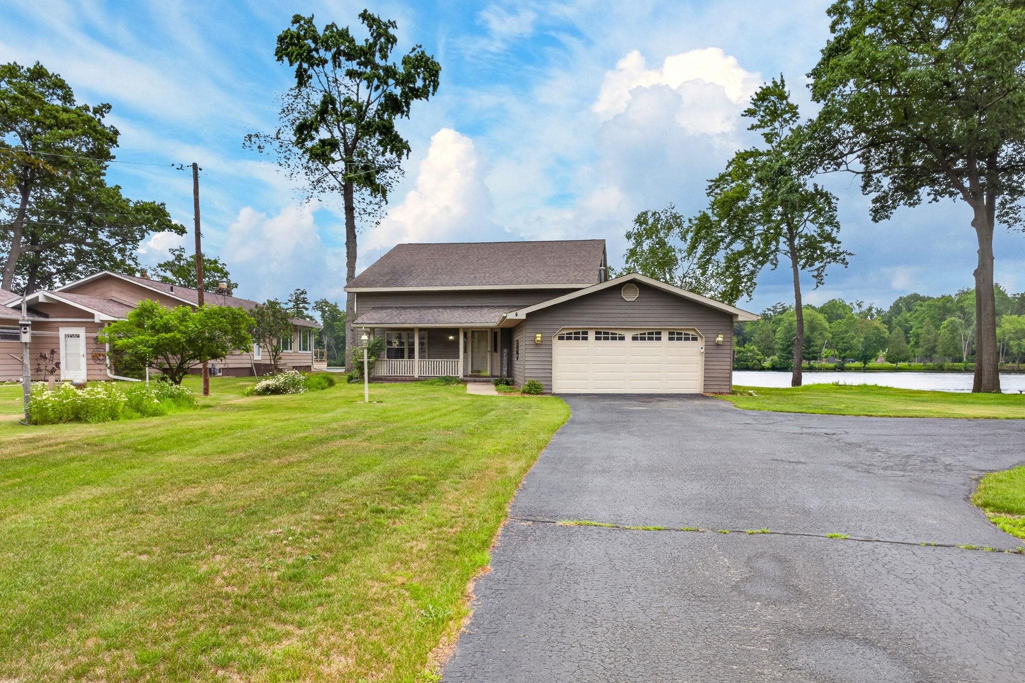 530 E Park Drive Property Photo 1
