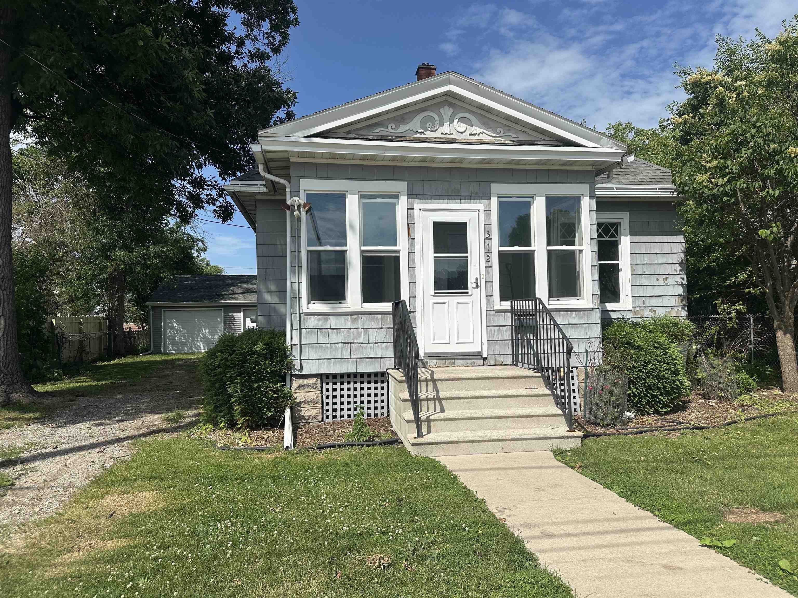 312 E Franklin Avenue Property Photo 1