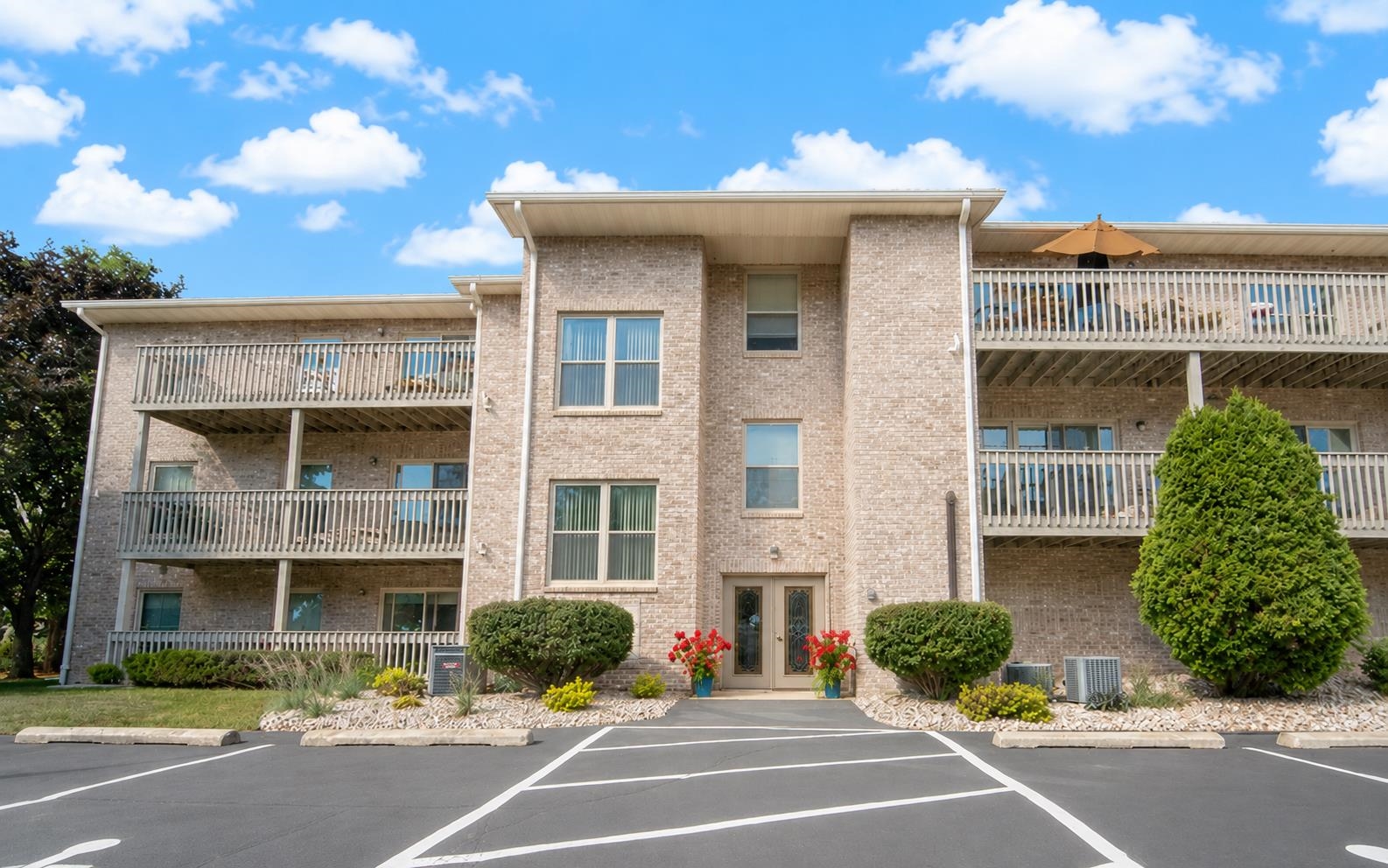 1600 RUSTIC OAKS Court Property Photo 1