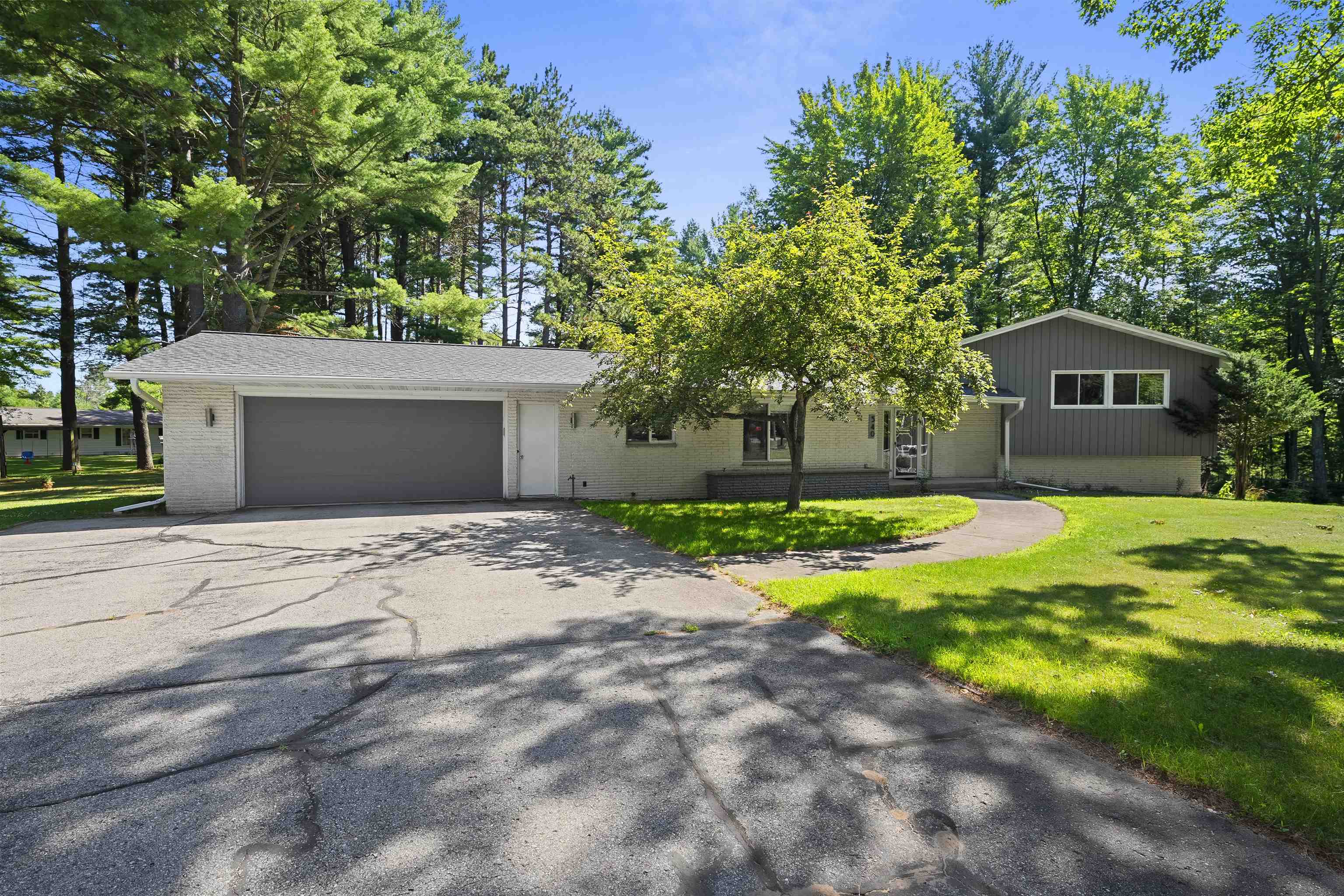 540 Jackson Court Property Photo 1