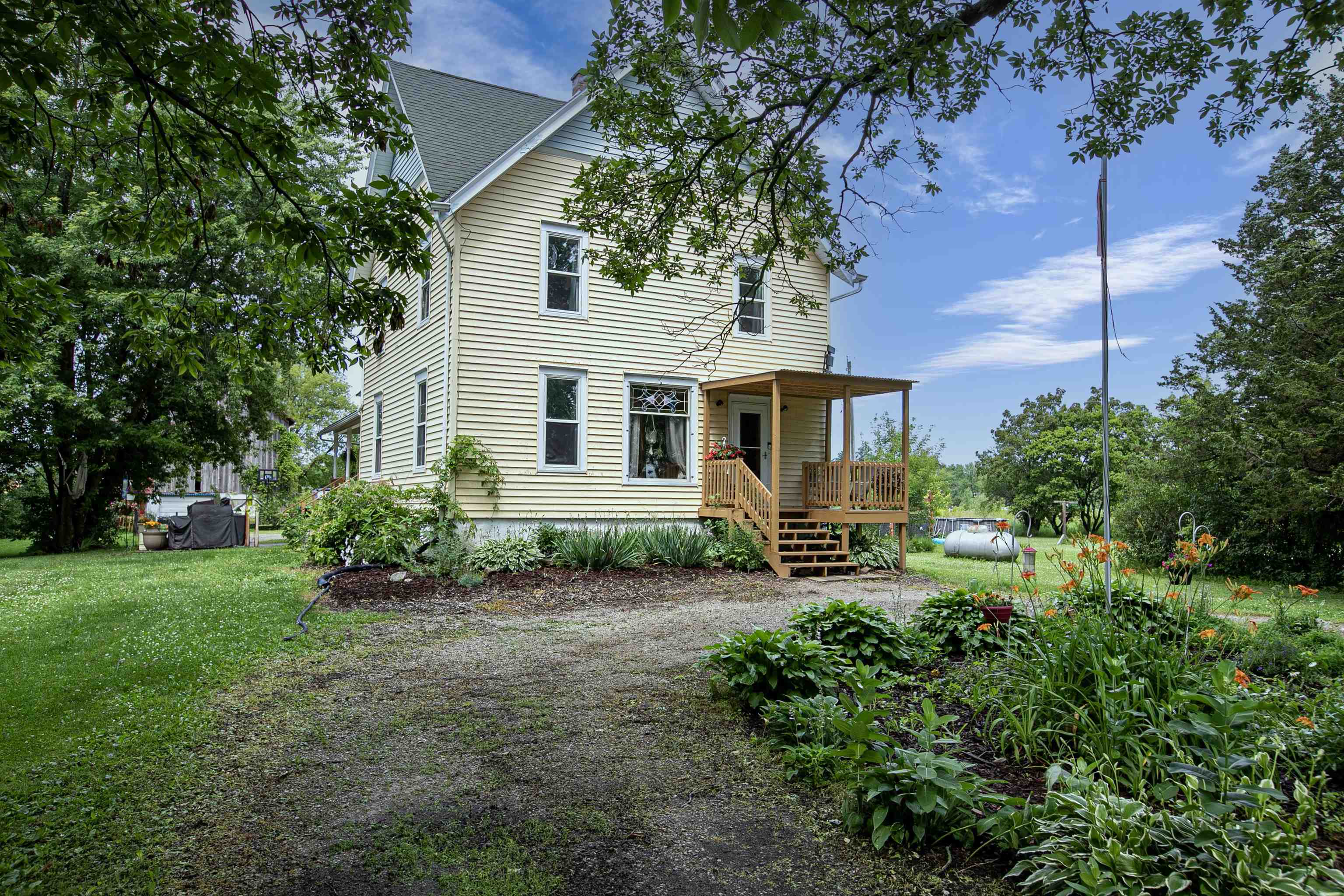 9511 Old Road Property Photo 1