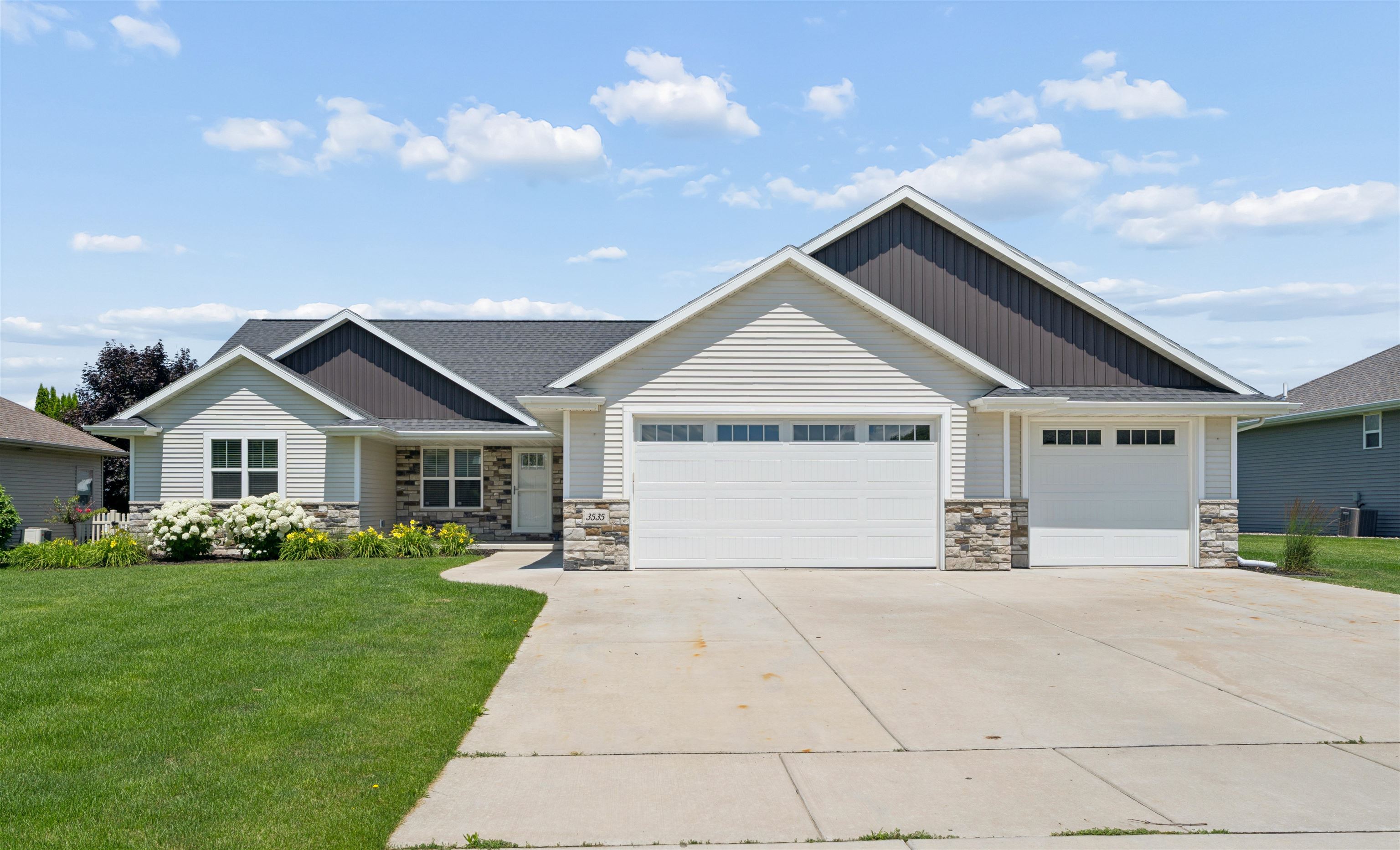 3535 Glen Oaks Pass Property Photo 1