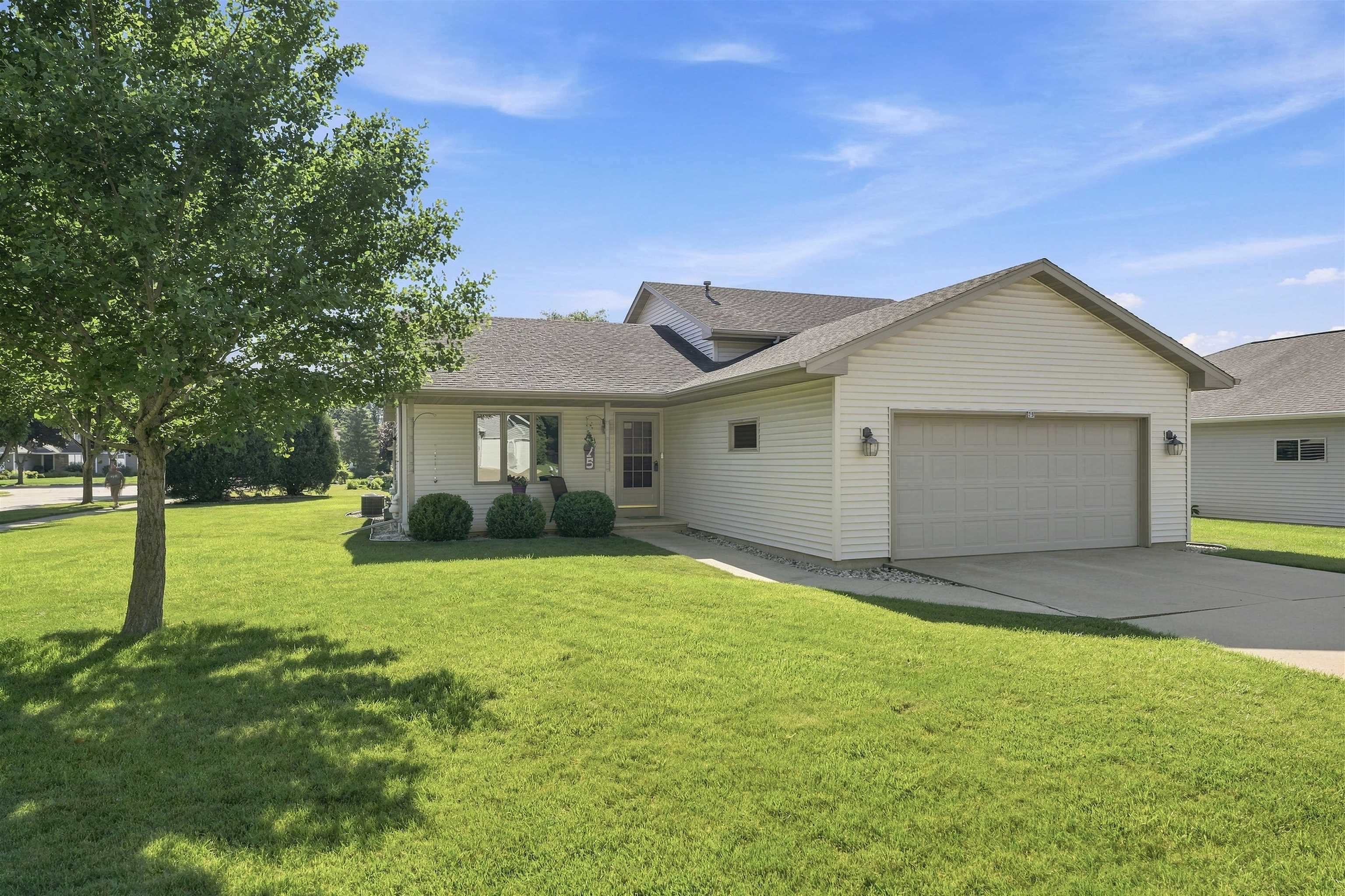 75 Rolling Green Circle Property Photo 1