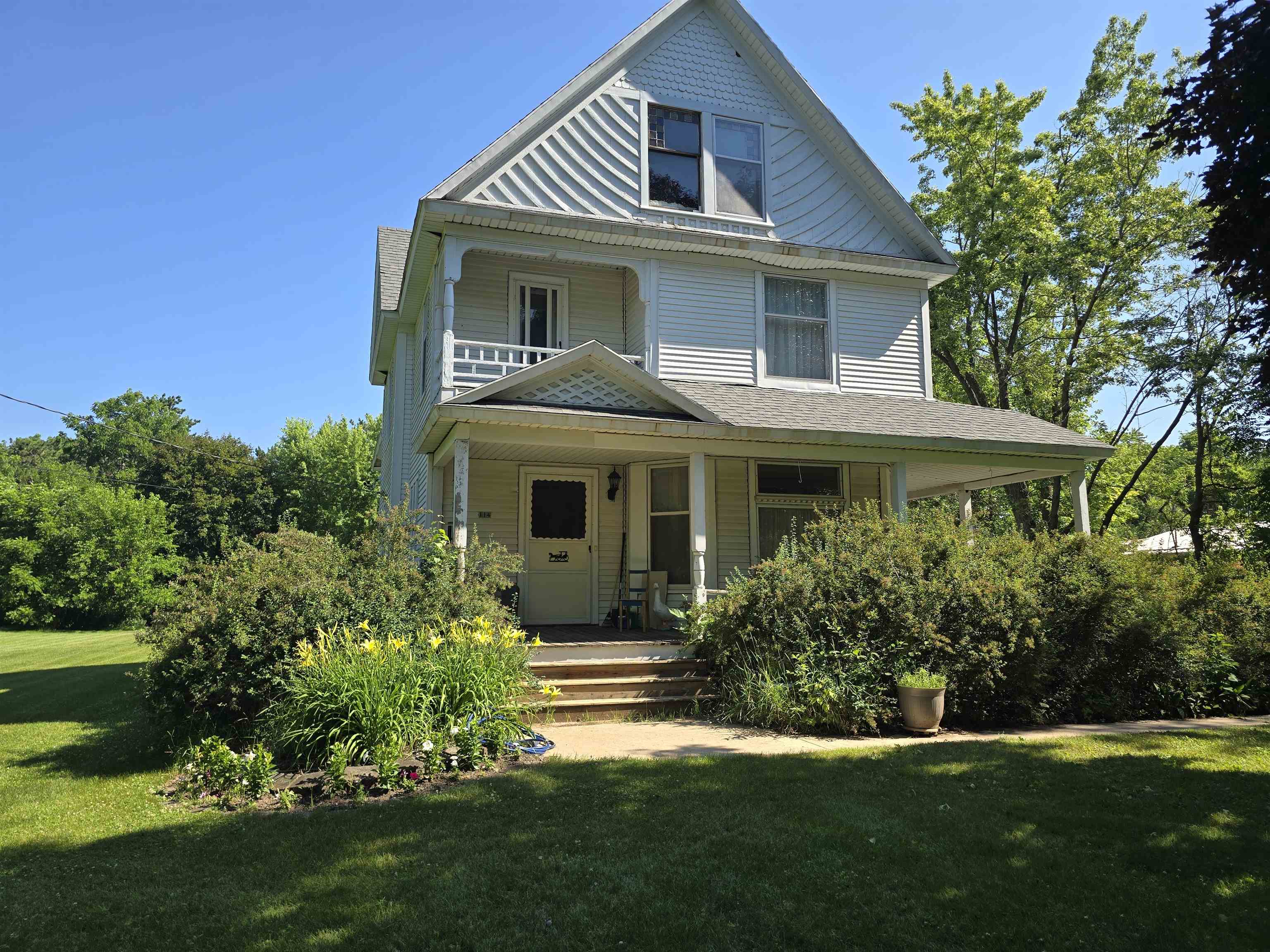 114 W Mill Street Property Photo 1