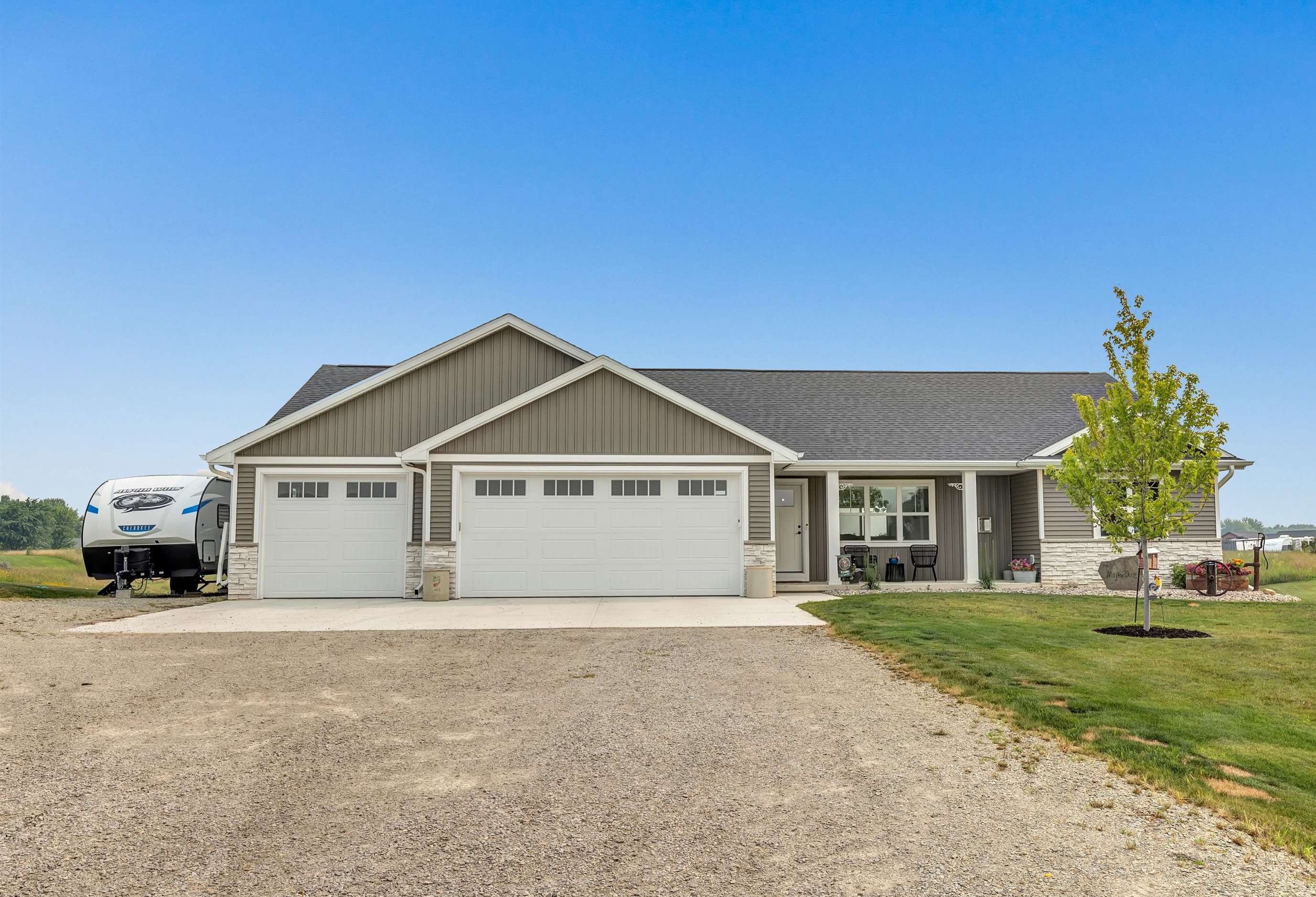 7542 Highland Meadow Court Property Photo 1