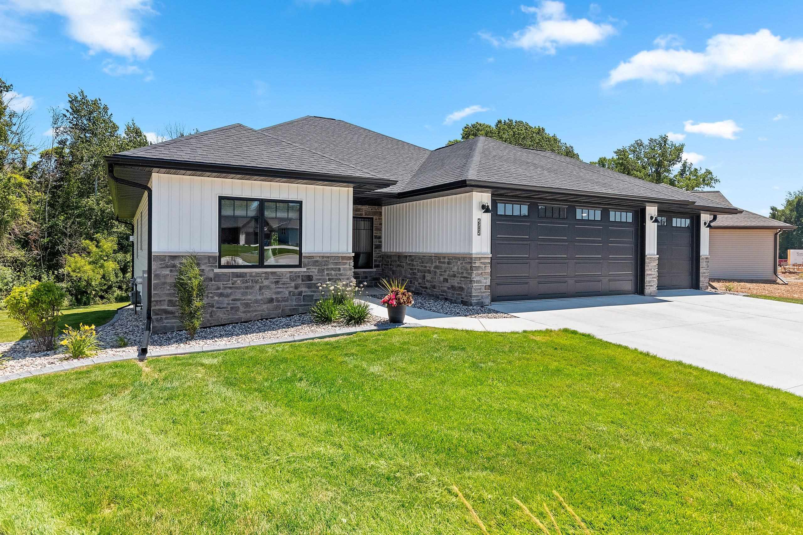 2685 CHAMBERS Crossing Property Photo 1