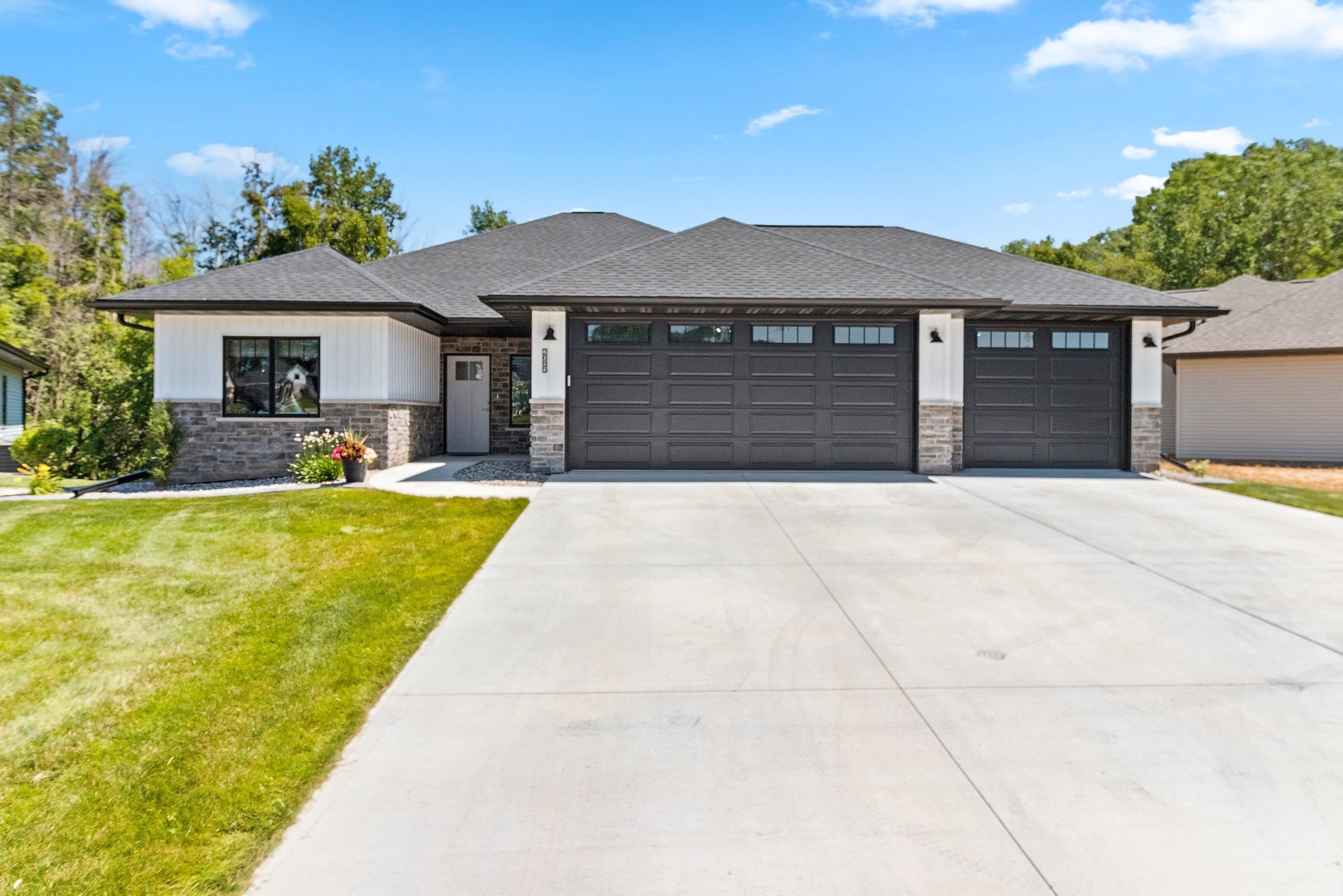 2685 Chambers Crossing Property Photo 1