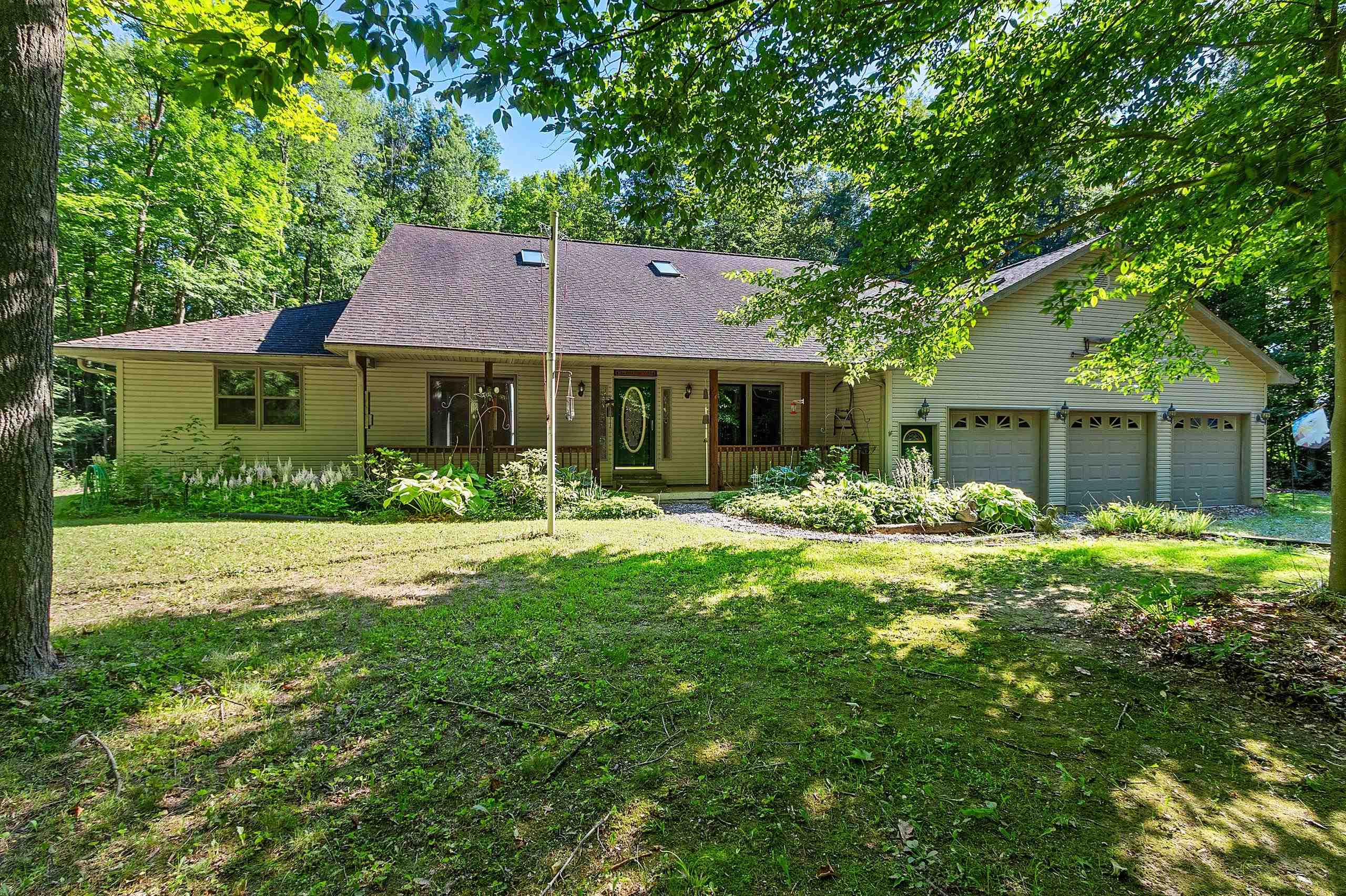 5262 Maple Lane Property Photo 1