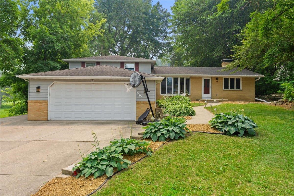 2596 Deckner Avenue Property Photo 2