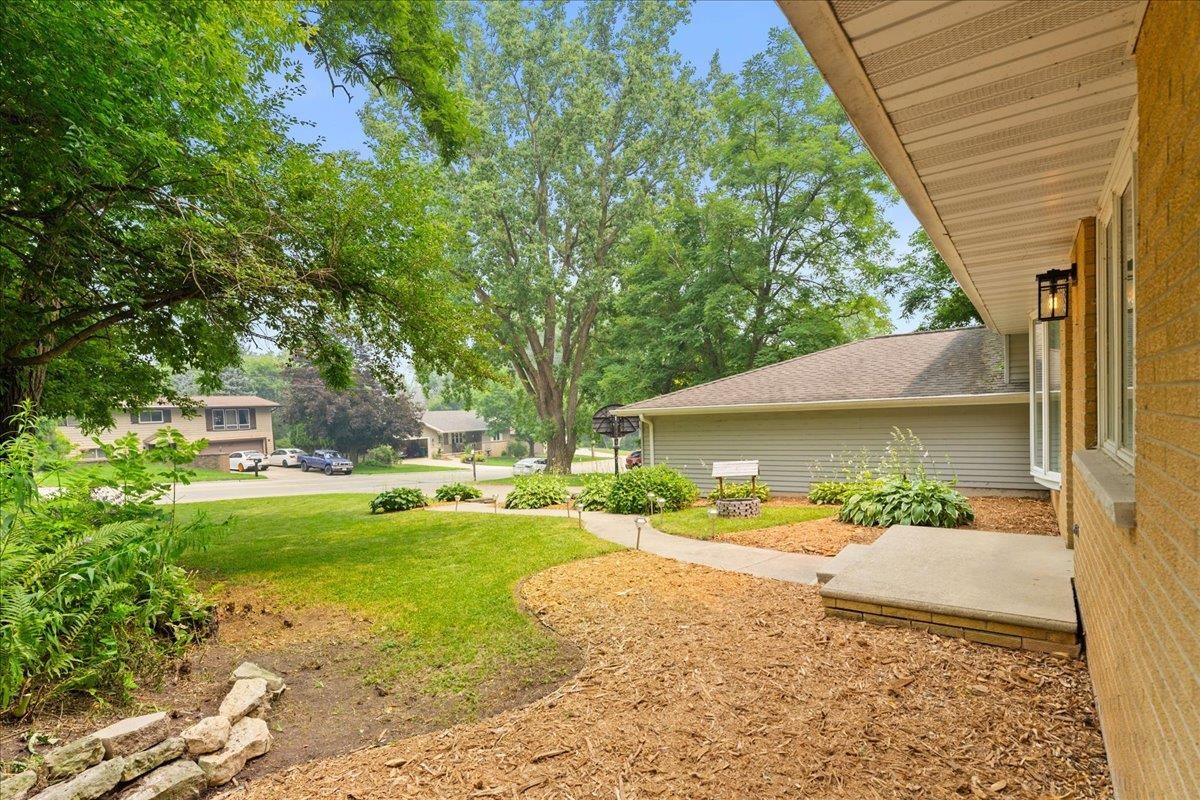 2596 Deckner Avenue Property Photo 3