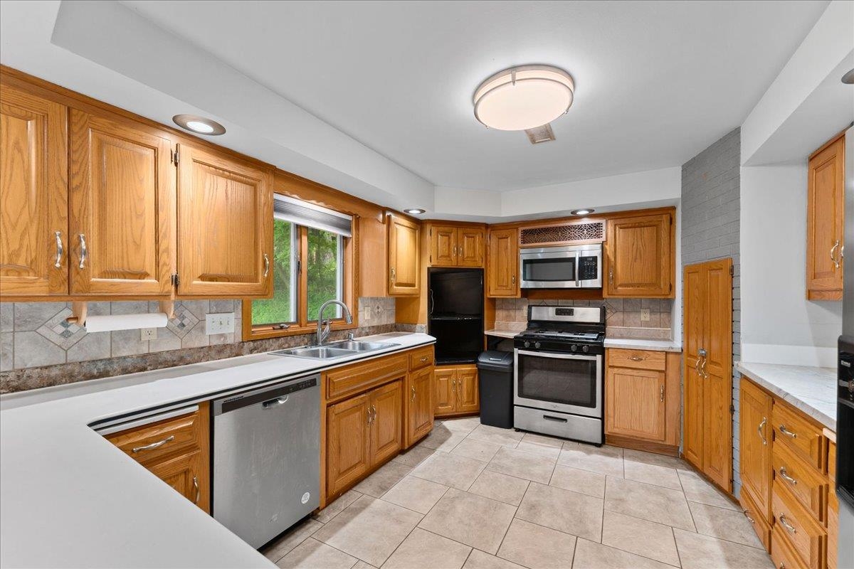 2596 Deckner Avenue Property Photo 15