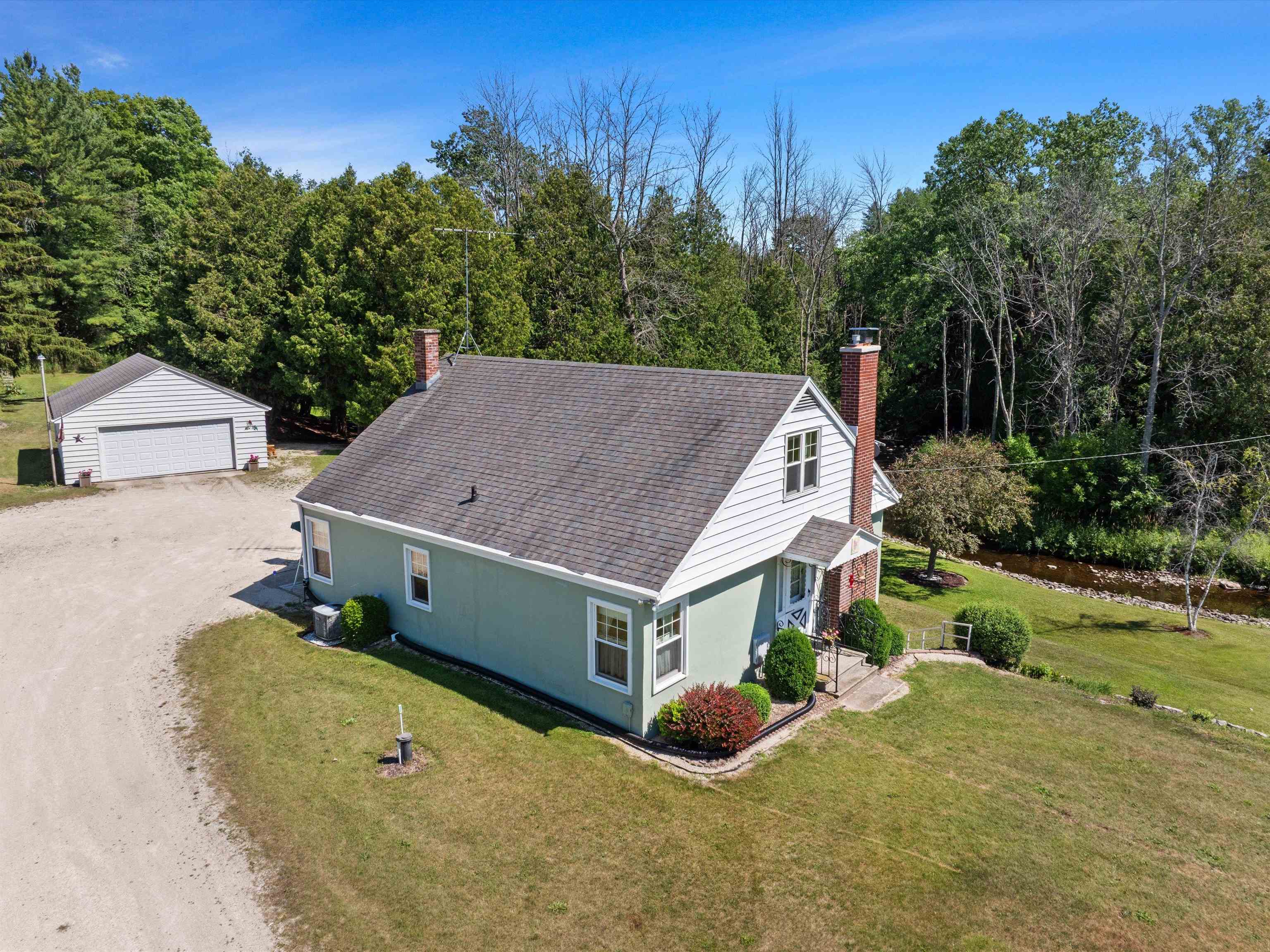 142 County Highway S Property Photo 1