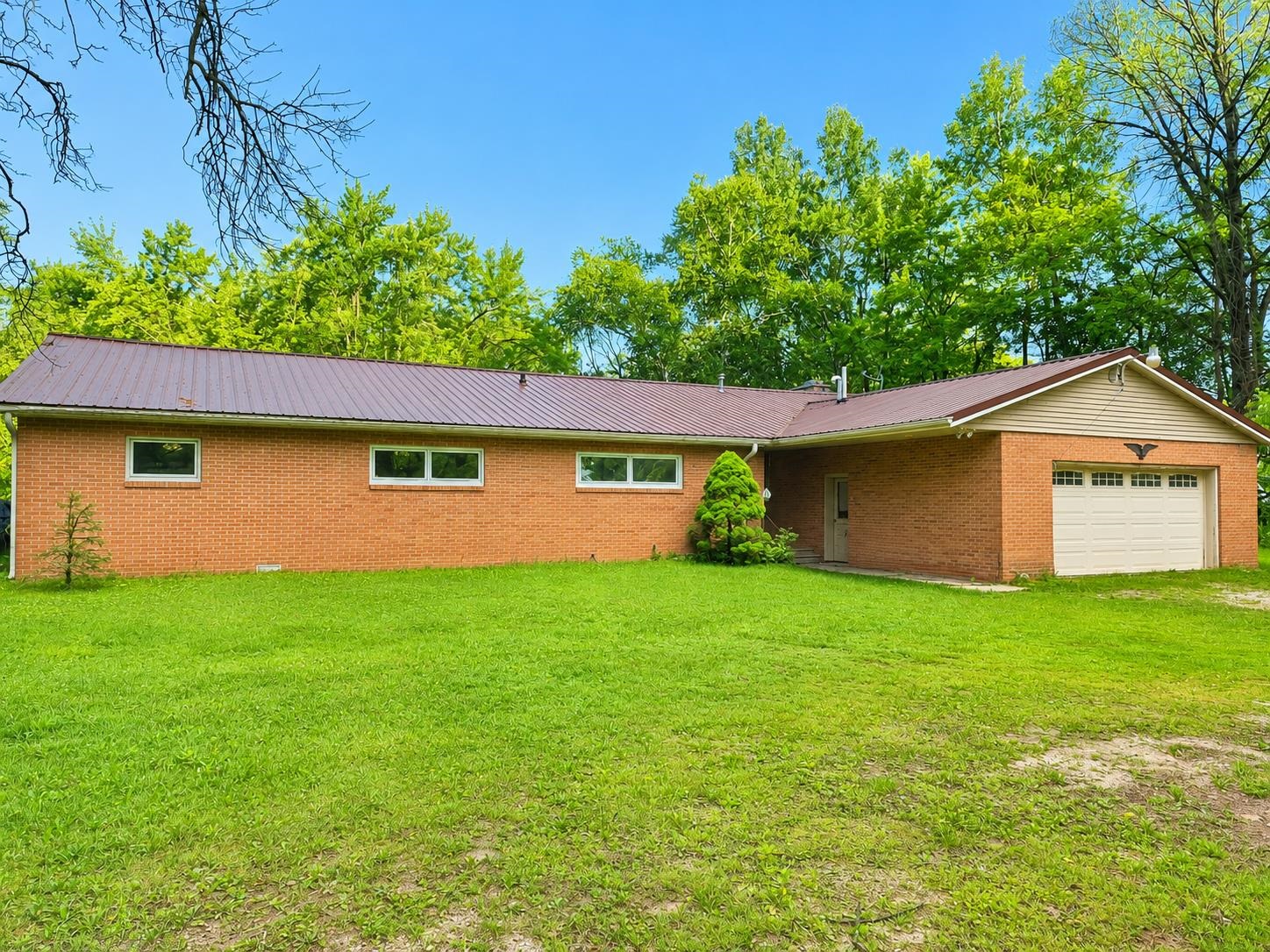 105 E Groninger Street Property Photo 1