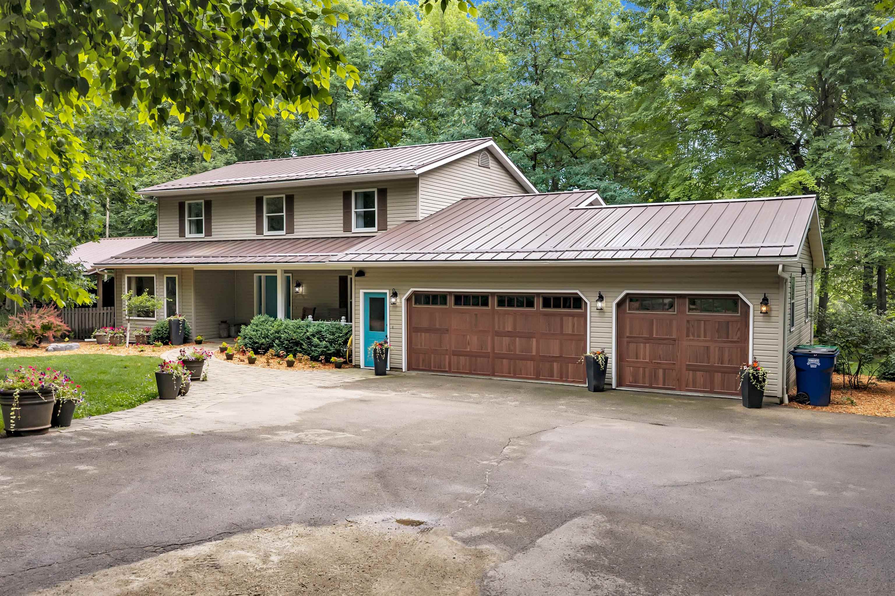 E2400 Lamplighter Lane Property Photo 1