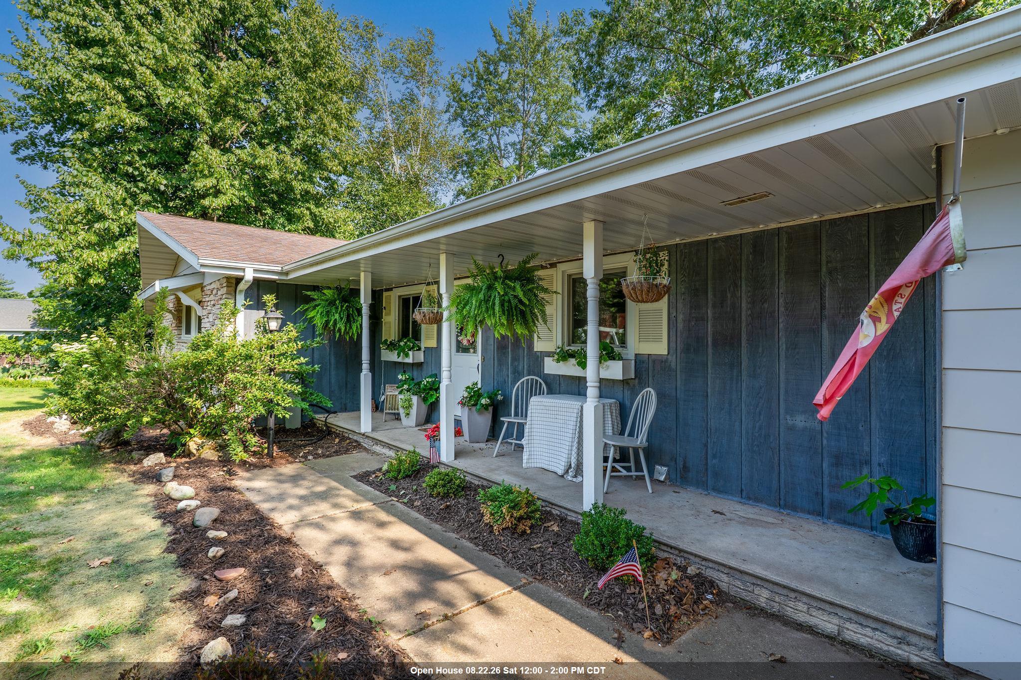 313 W Highland Drive Property Photo 1