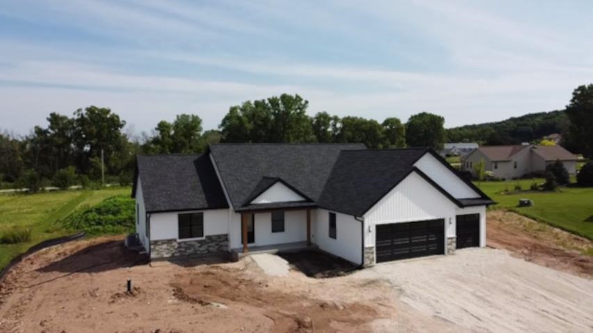 565 GUNDERSON Drive