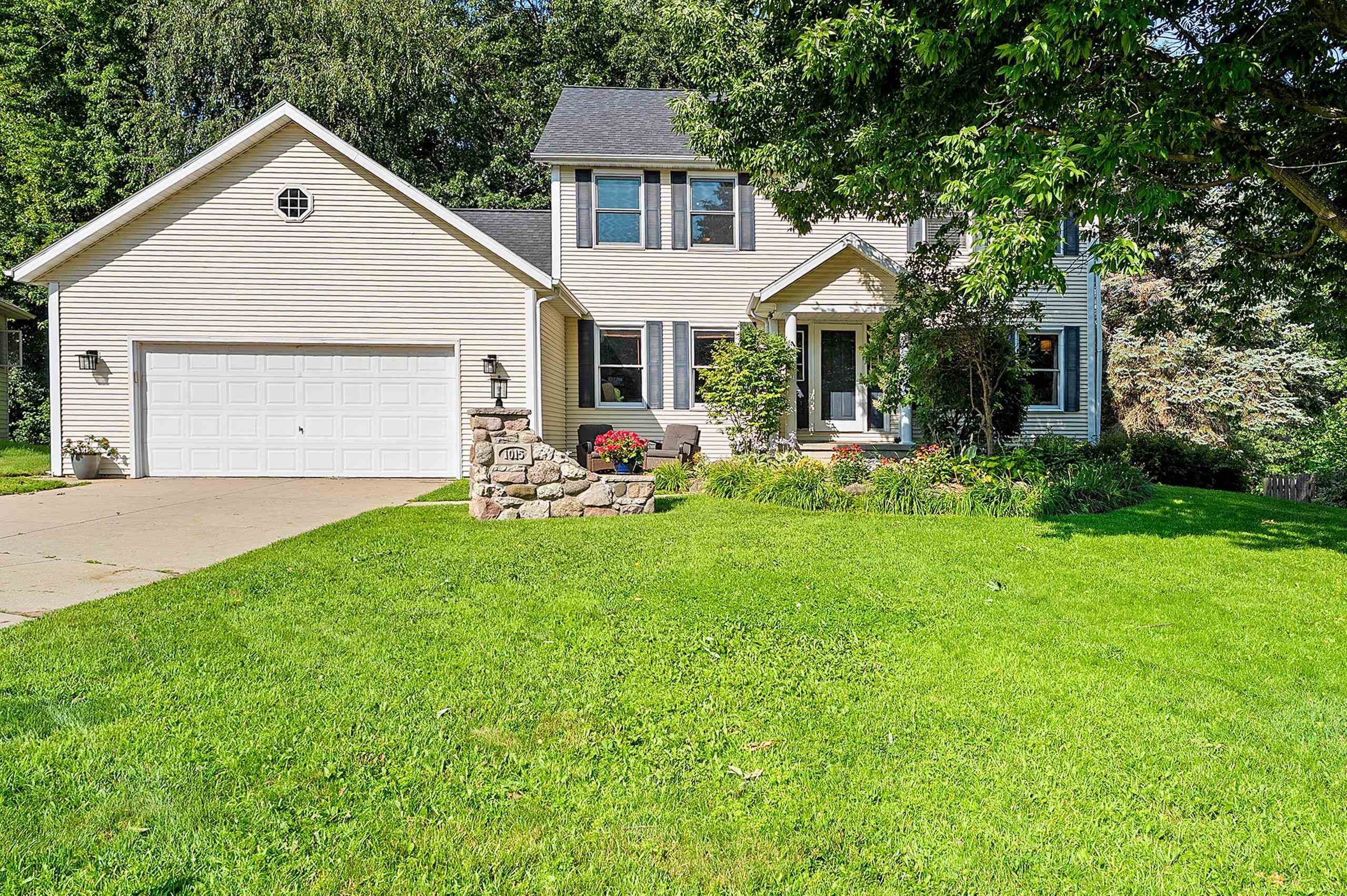 1015 Mt Blanc Court Property Photo 1