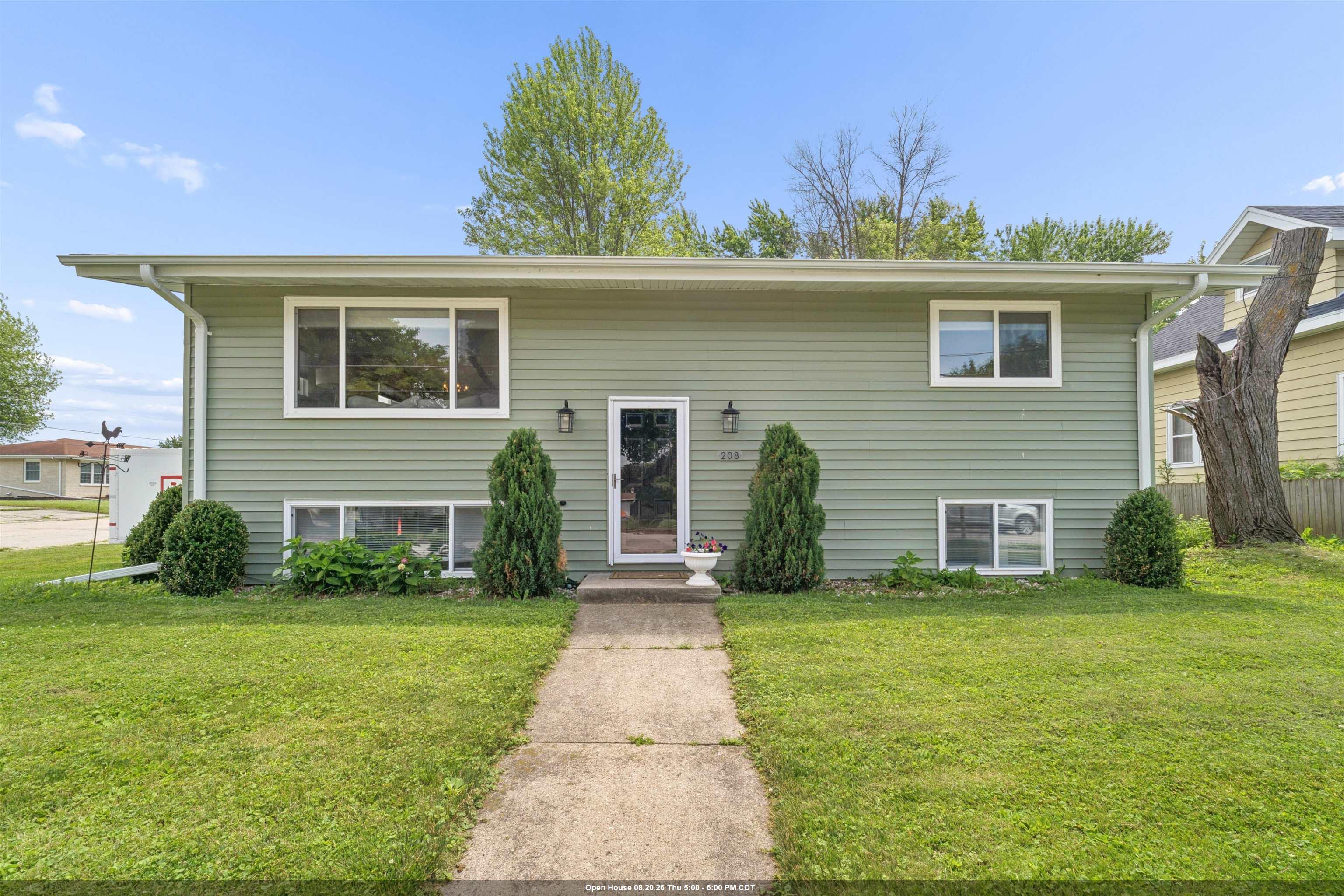 208 E Burdick Street Property Photo 1