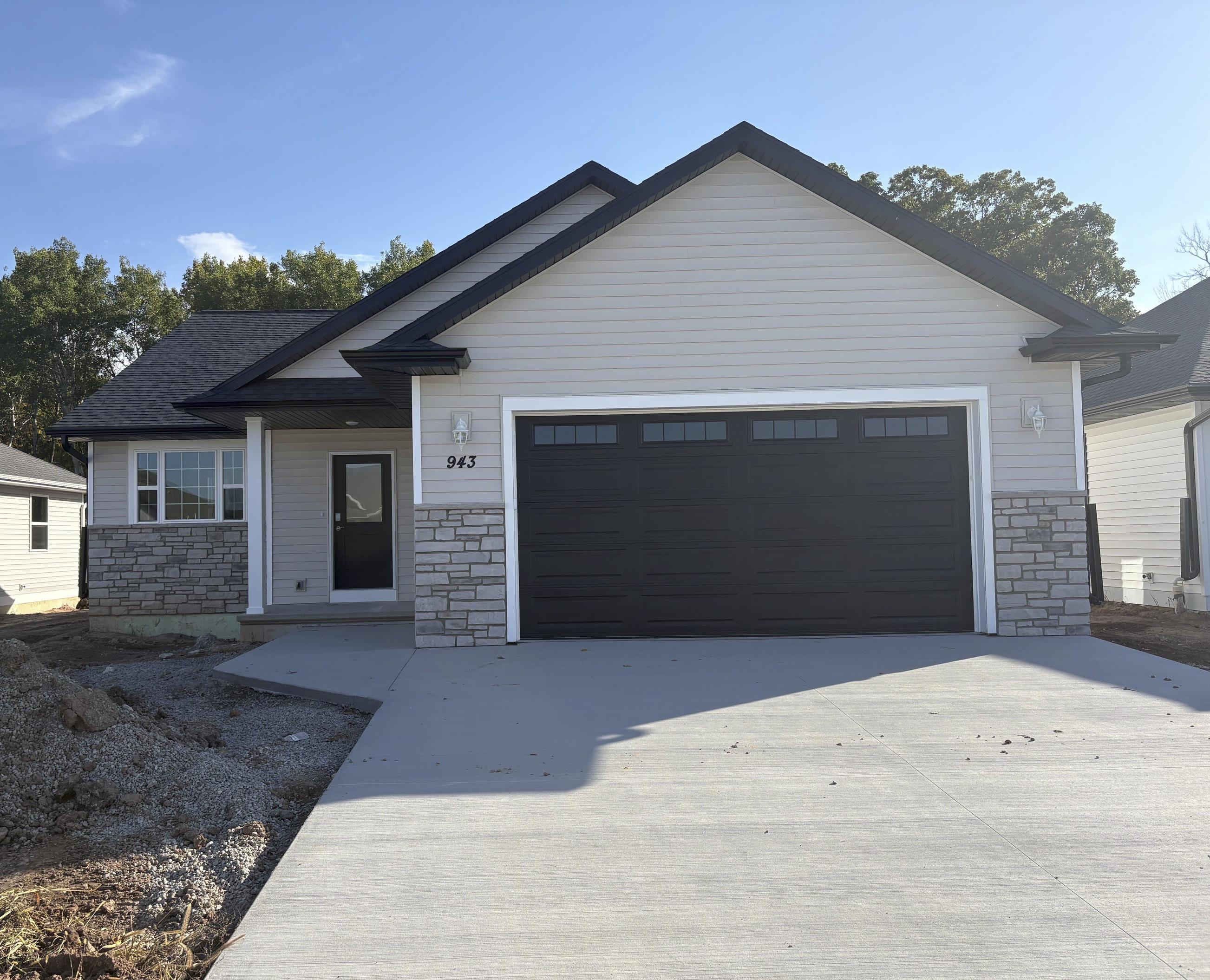 943 Enclave Court Property Photo 1