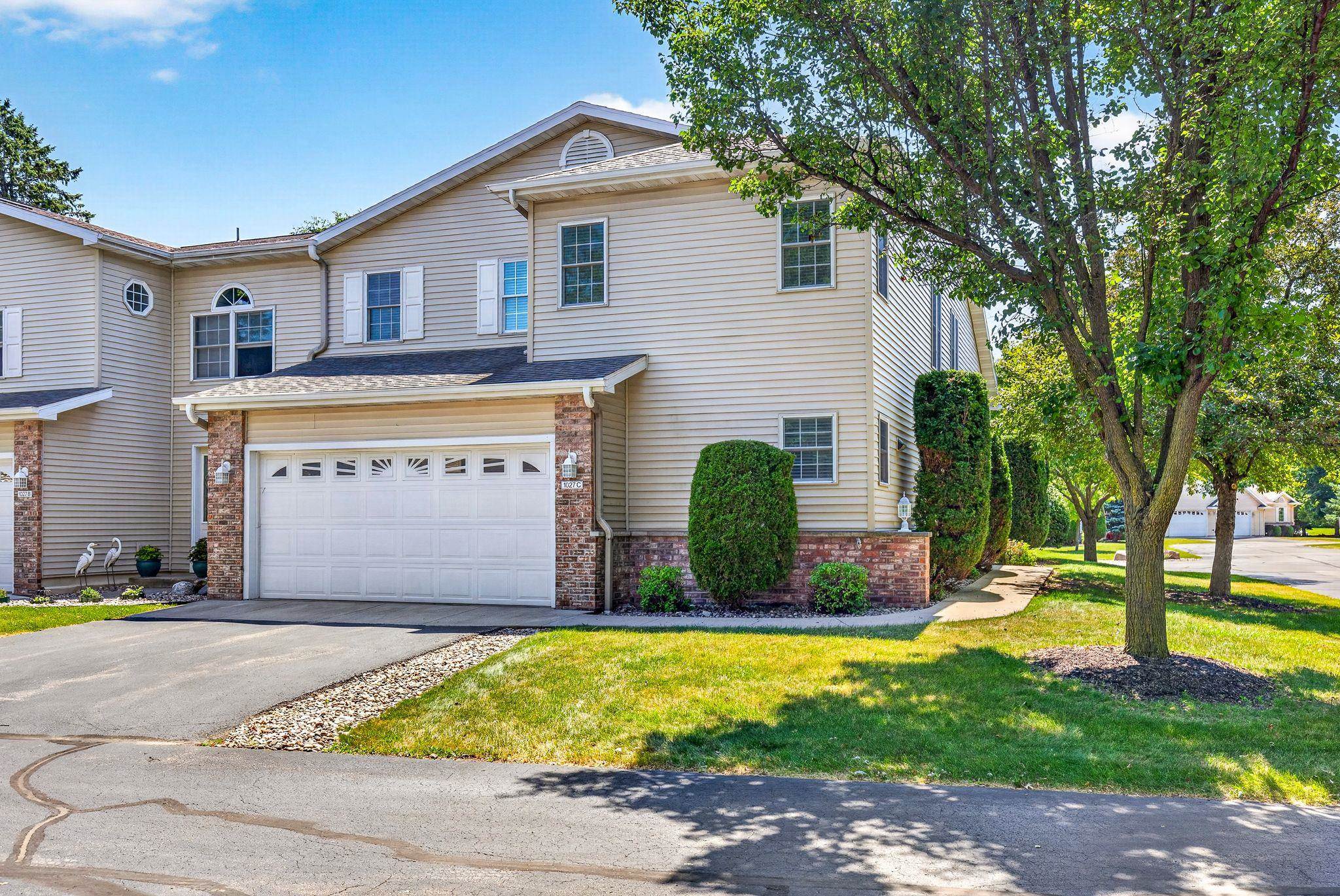 1027 E Green Tree Court Property Photo 1