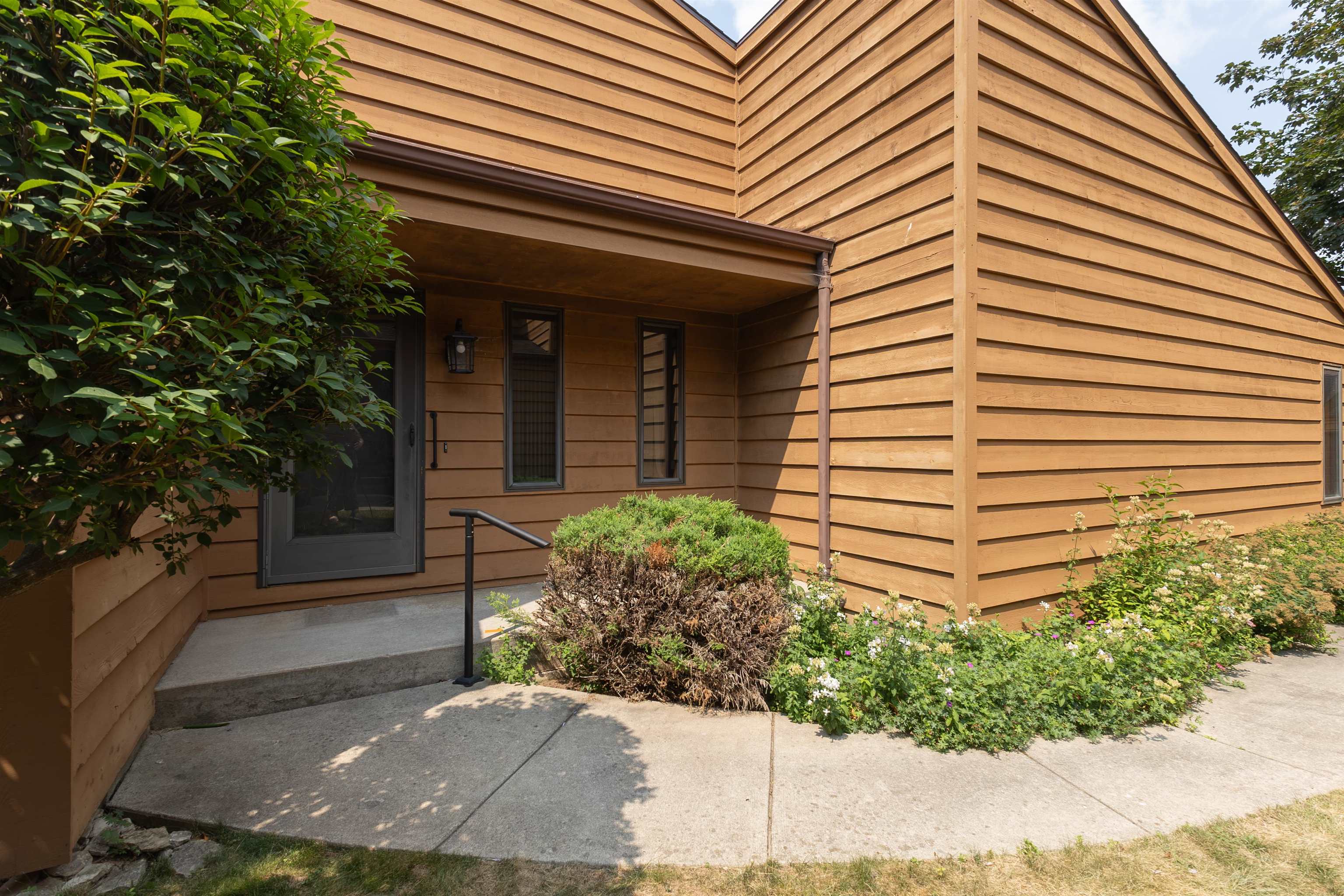 901 E Windfield Place Property Photo 1