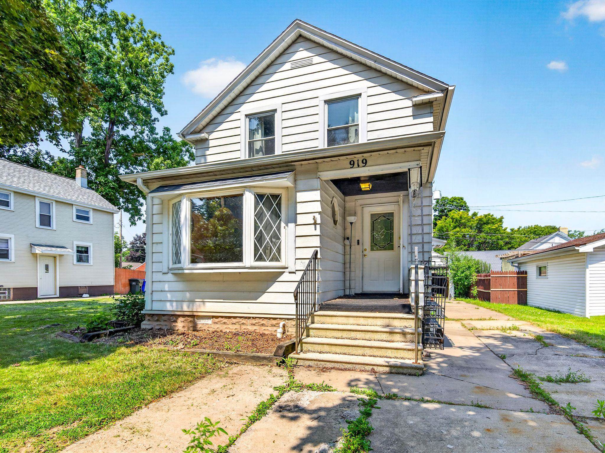 919 Grignon Street Property Photo 1