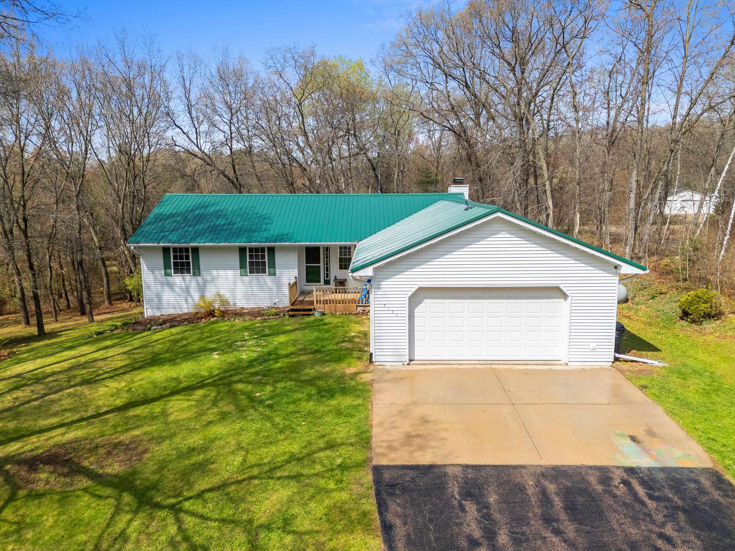 N7163 Cozy Oaks Circle Property Photo 1
