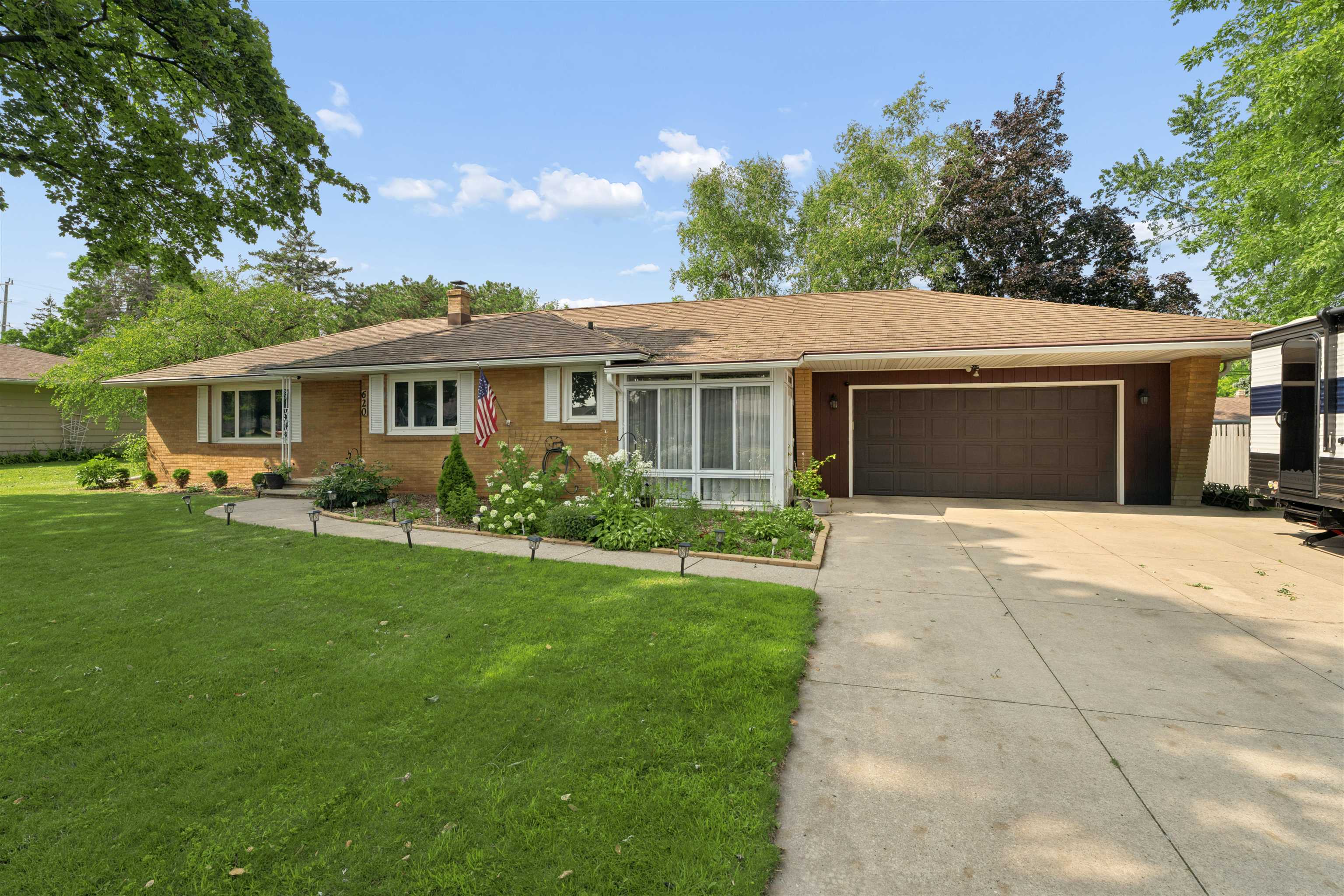 620 W Sunset Avenue Property Photo 1
