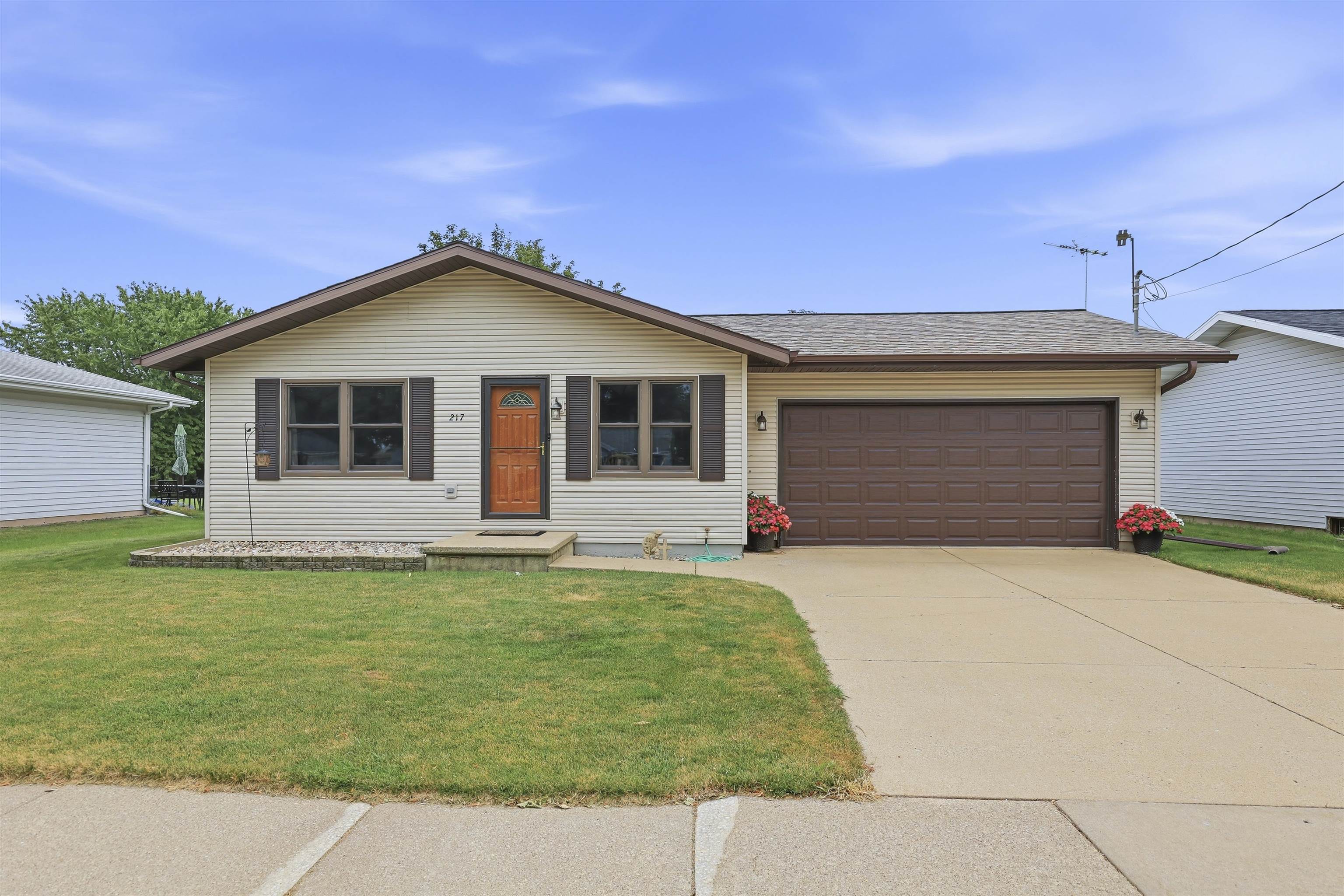 217 E Mitchell Avenue Property Photo 1