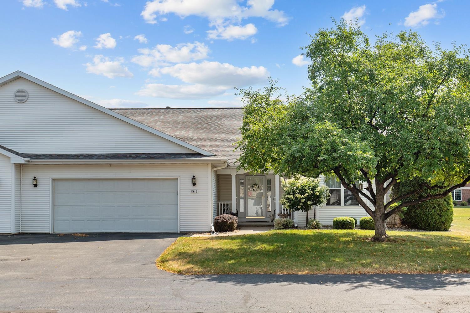 1513 Dickenson Court Property Photo 1