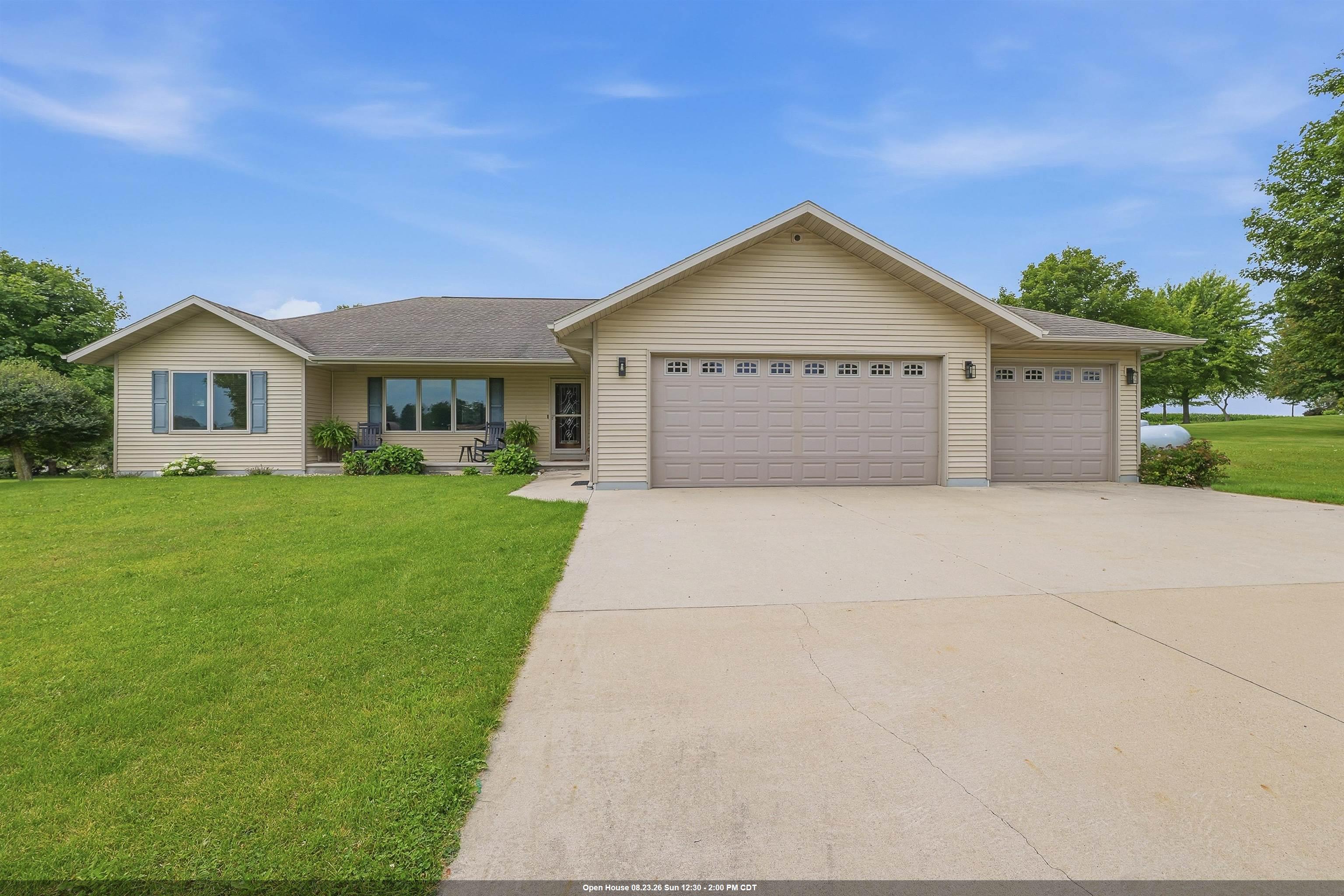 W8314 Hawkview Circle Property Photo 1