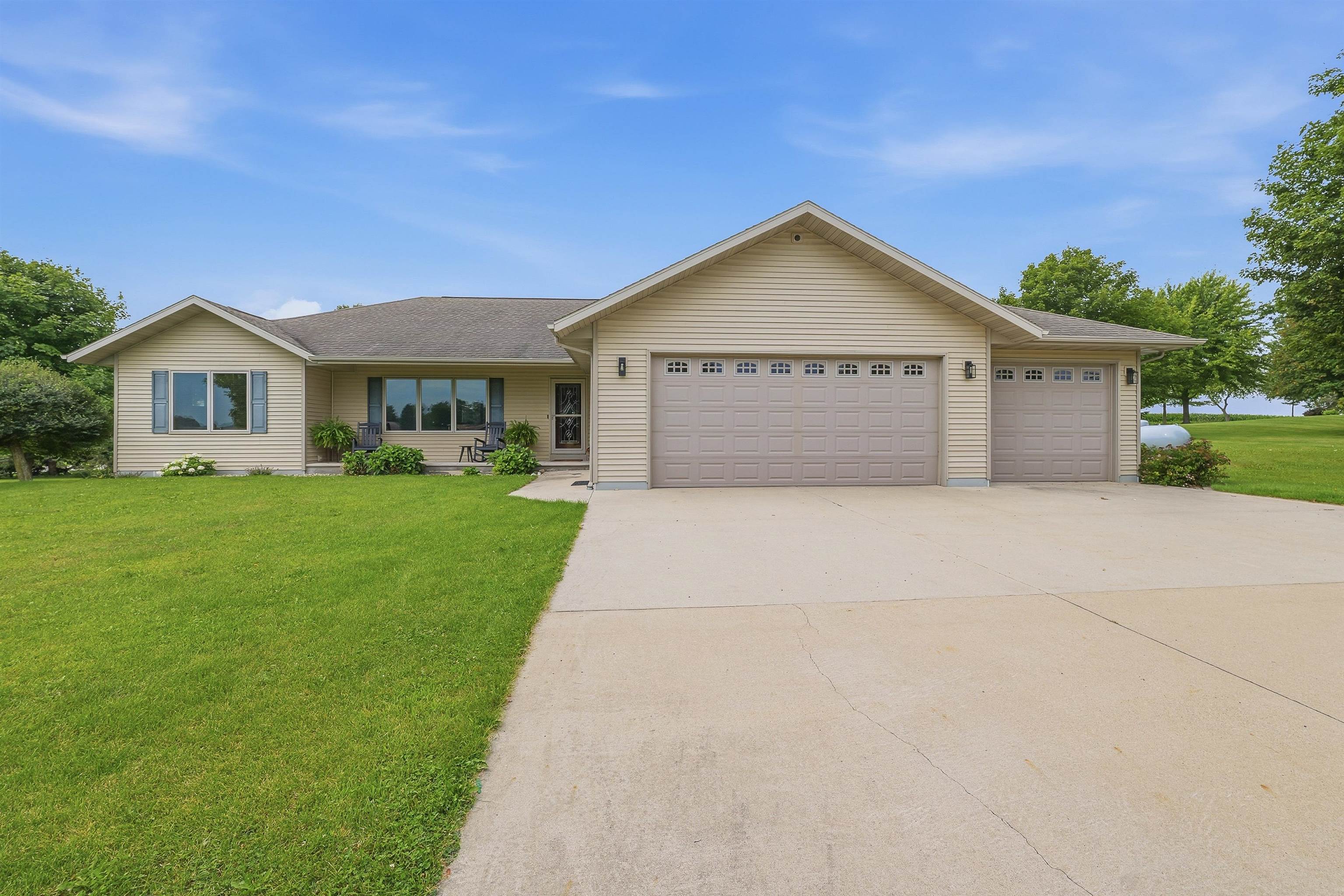 W8314 Hawkview Circle Property Photo 1