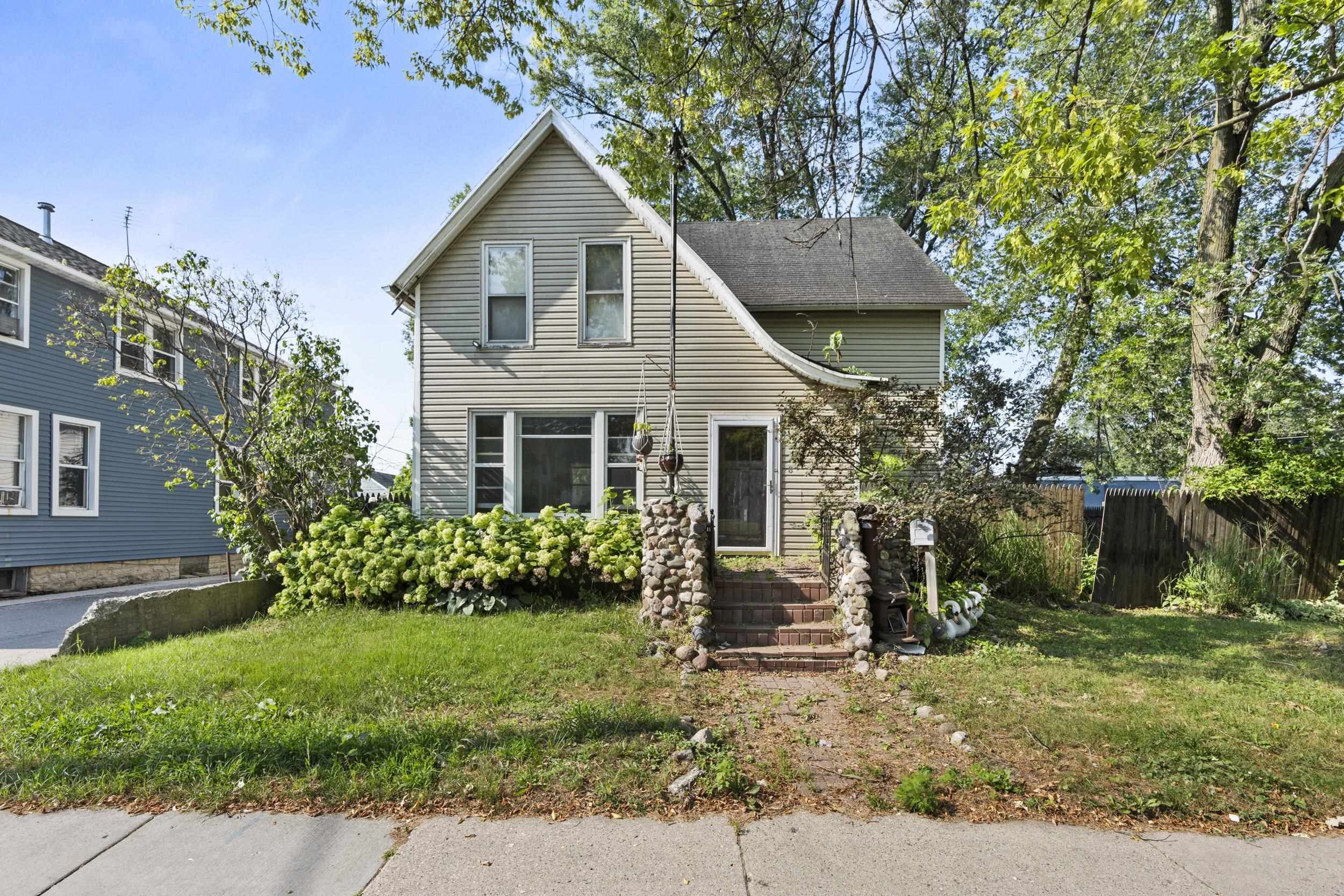 847 Shawano Avenue Property Photo 1