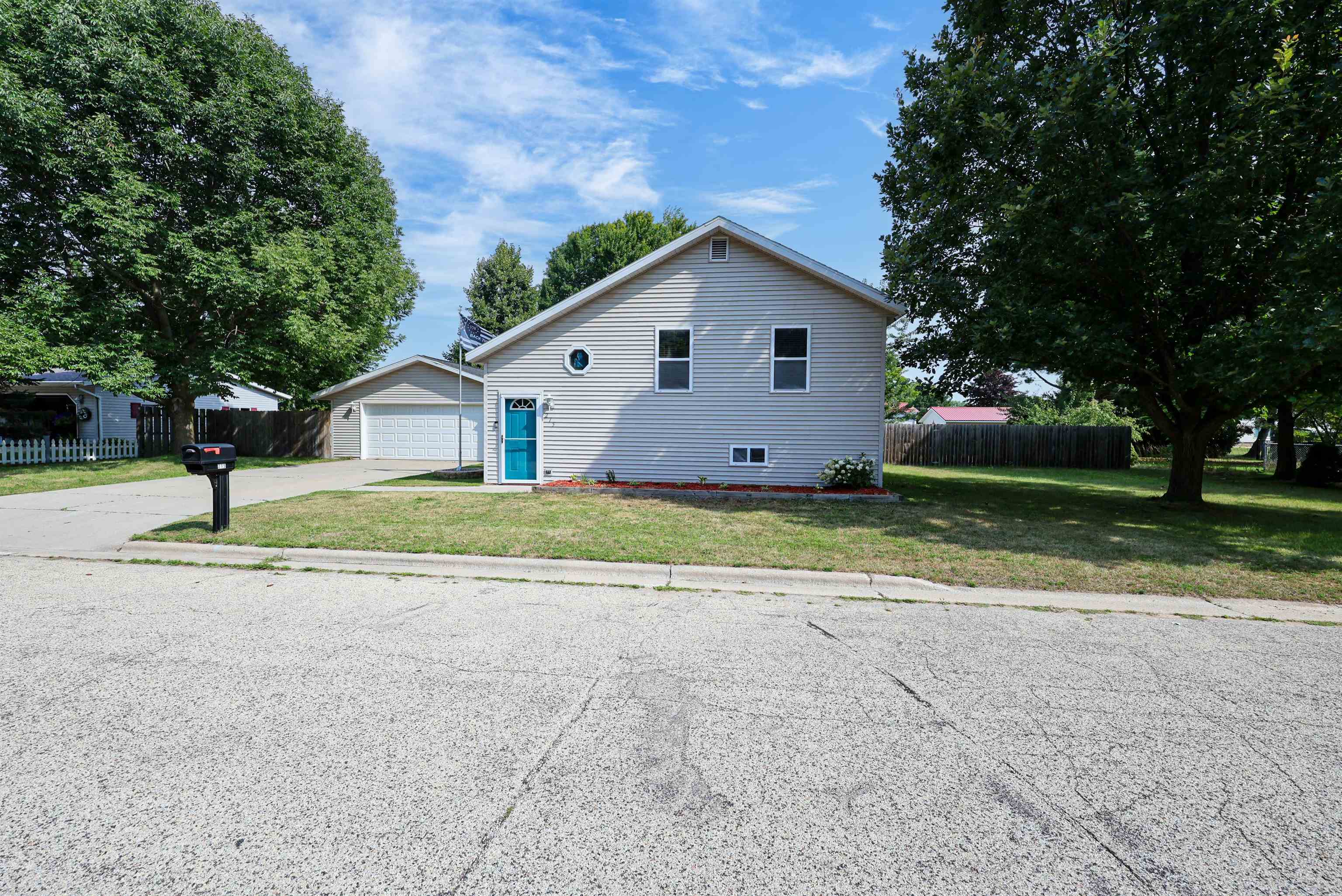 215 7th Street Property Photo 1