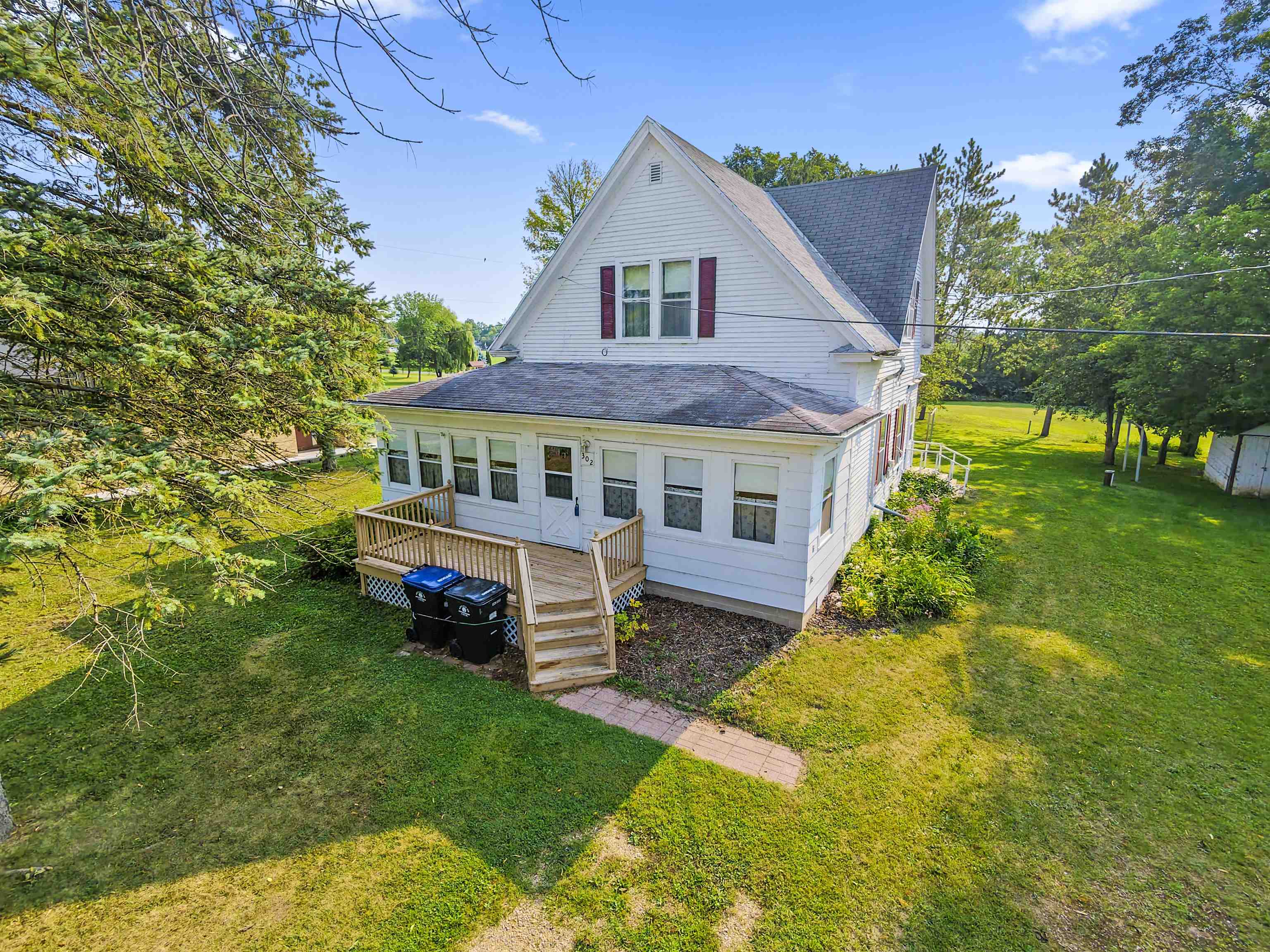 302 S ZACHOW Street Property Photo 1