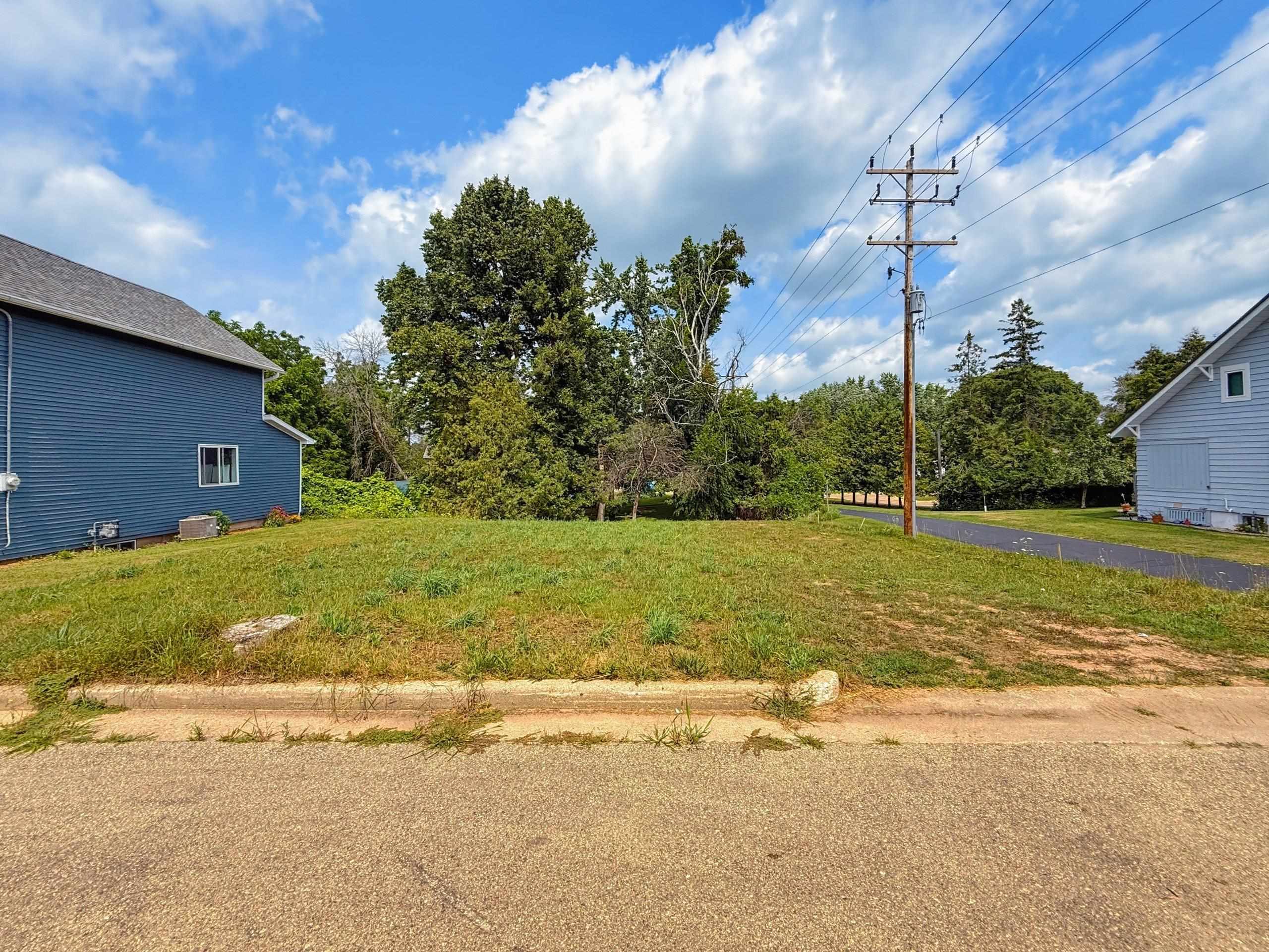 305 E Armstrong Street Property Photo 1