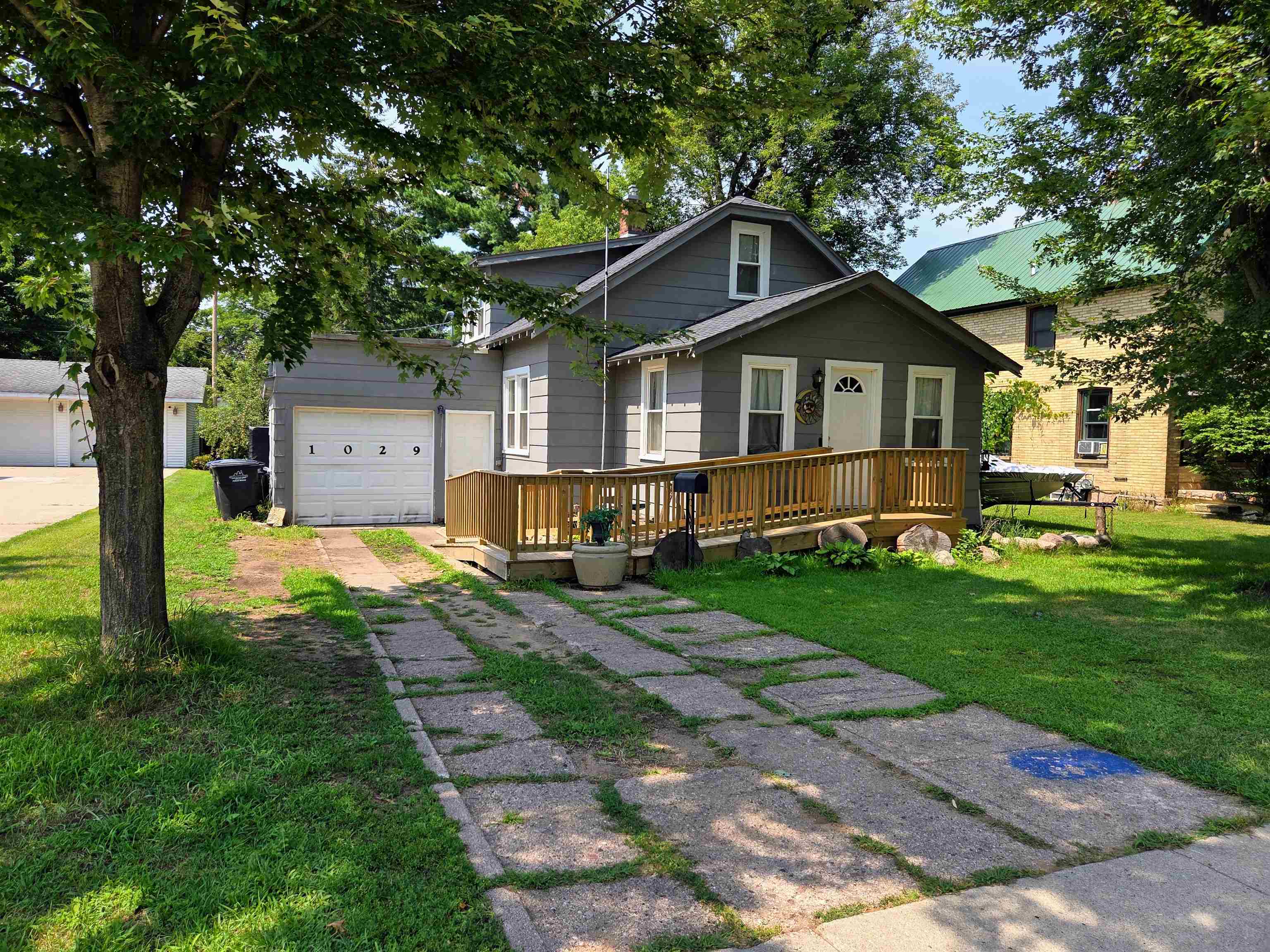 1029 S Main Street Property Photo 1
