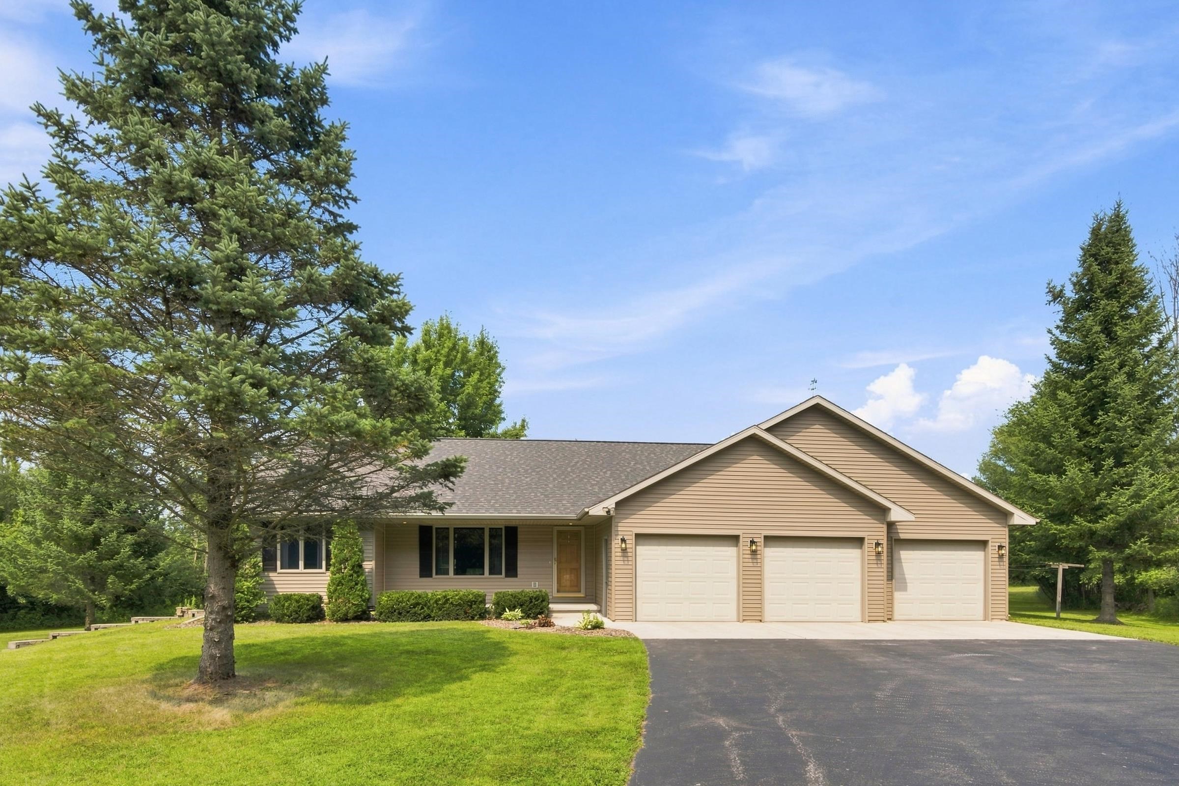 1075 Kim Lane Property Photo 1