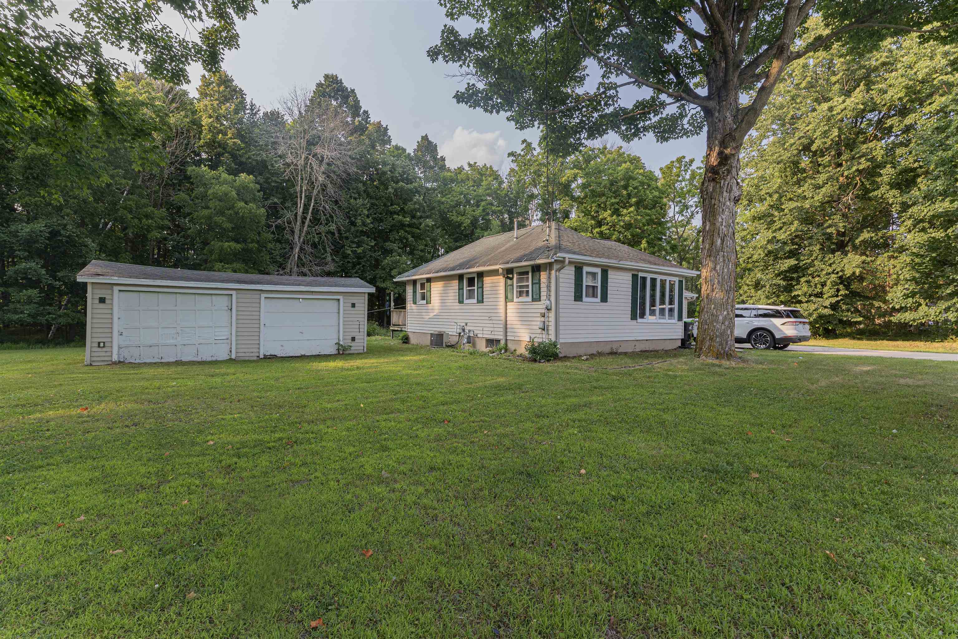 429 E Washington Street Property Photo 1