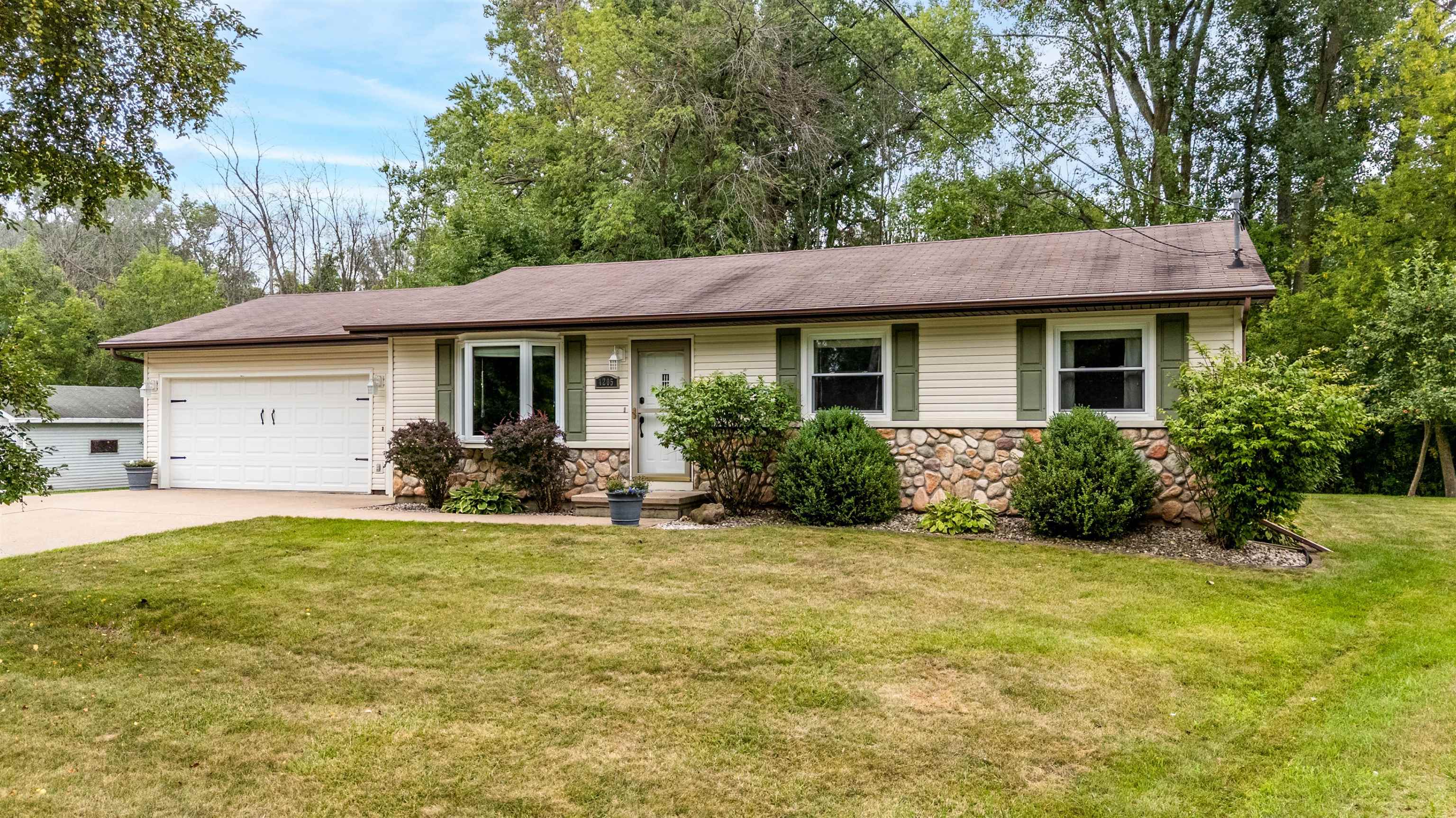 1205 Manitowoc Road Property Photo 1